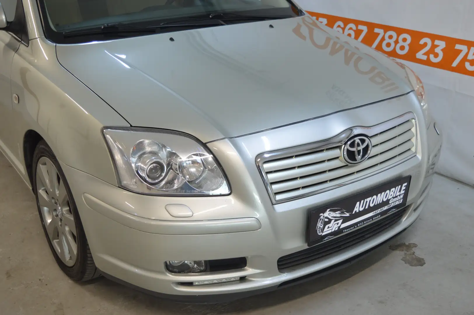 Toyota Avensis 2.0 VVT-i **2.Besitz**Automatik**Xenon**Navi** Grau - 2
