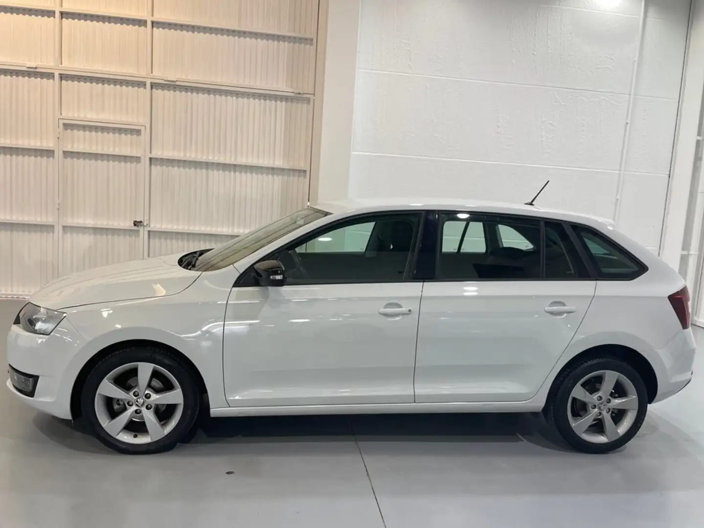 Skoda Rapid/Spaceback 1.4TDI CR Ambition 66kW Blanco - 2