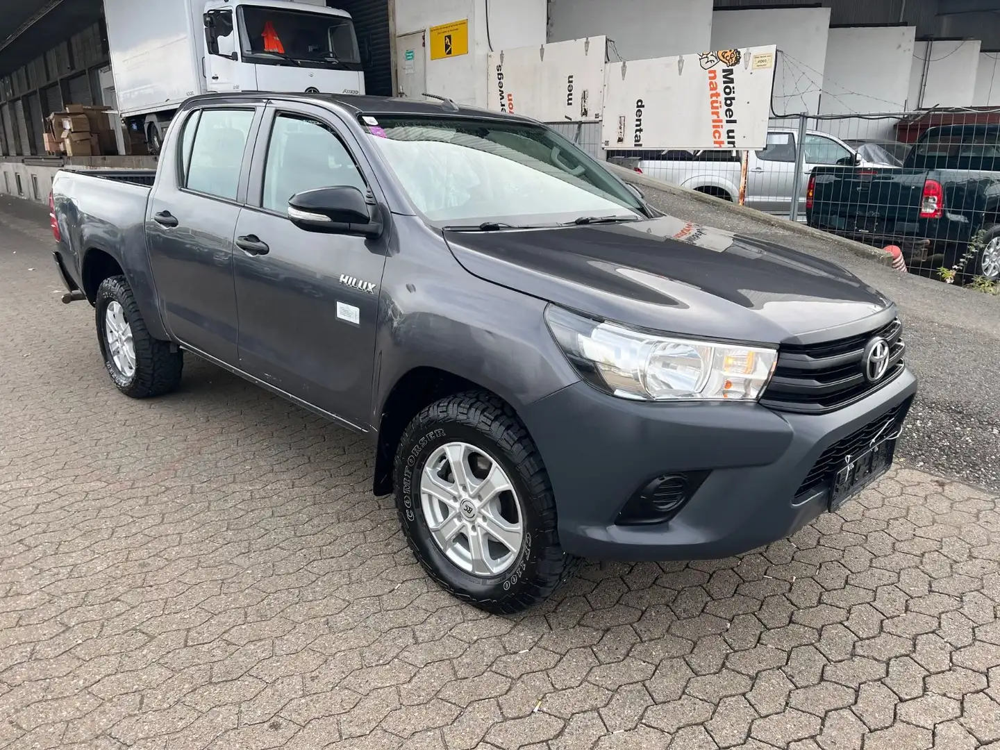 Toyota Hilux Grau - 1