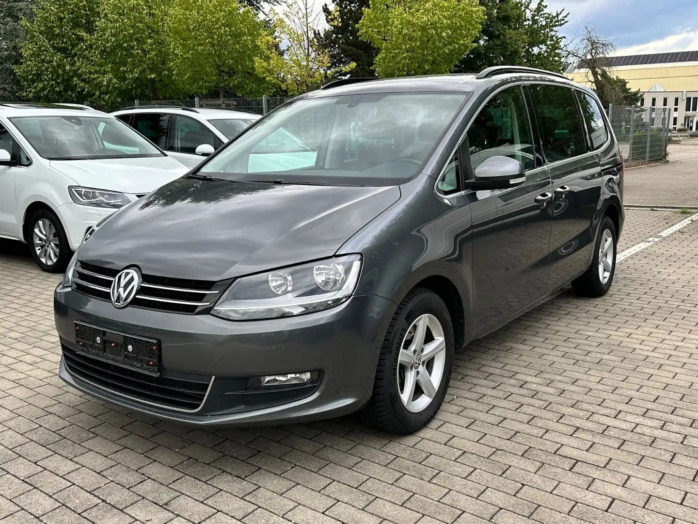 Volkswagen Sharan Comfortline 2.0 TDI*7-Sitzer*Temp*SHZ*PDC Gris - 2