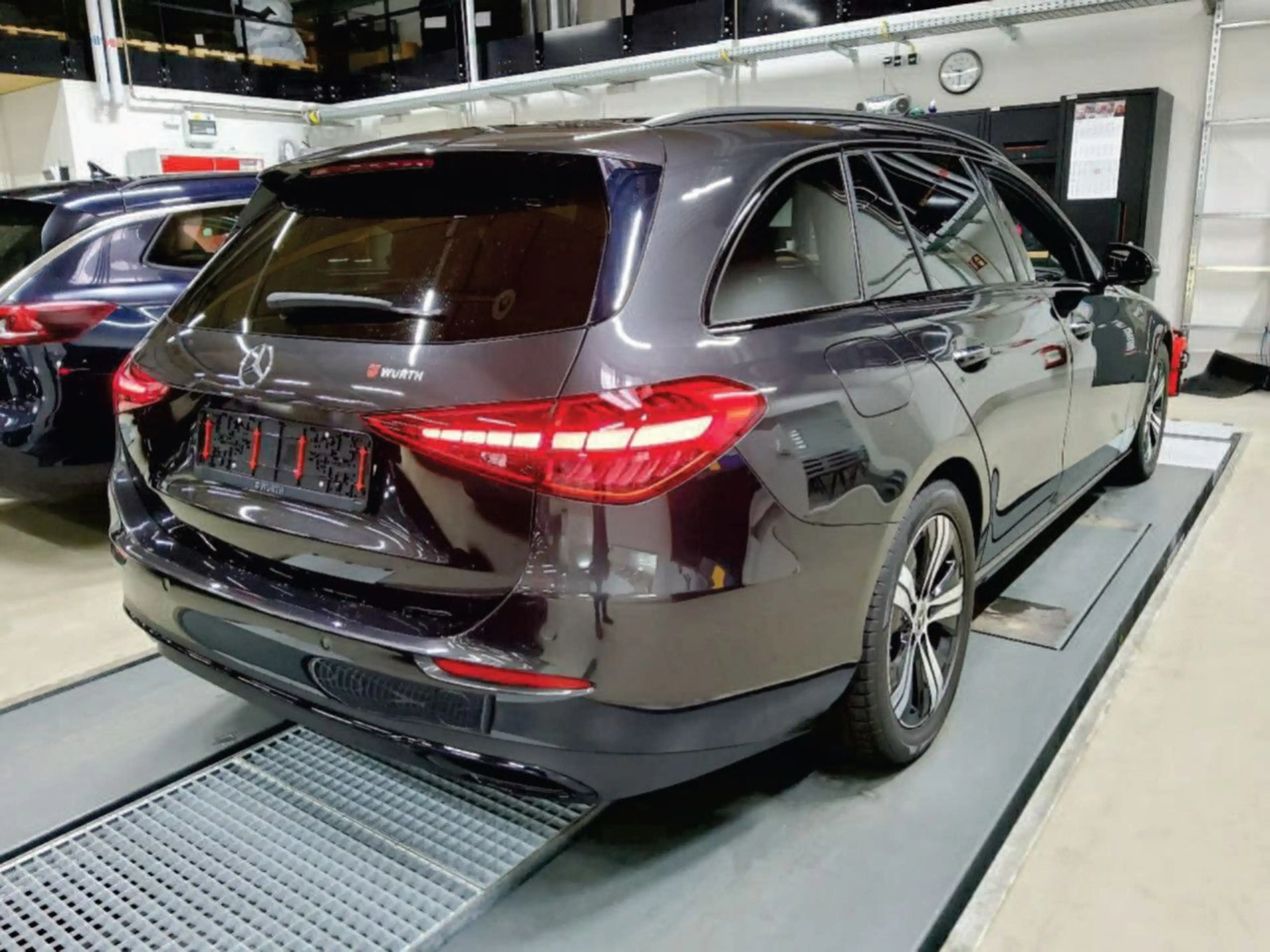 Mercedes-Benz C 200 T AVANTGARDE d/NIGHT/KEYLESS/MBUX/9G/KAMER — photo 2