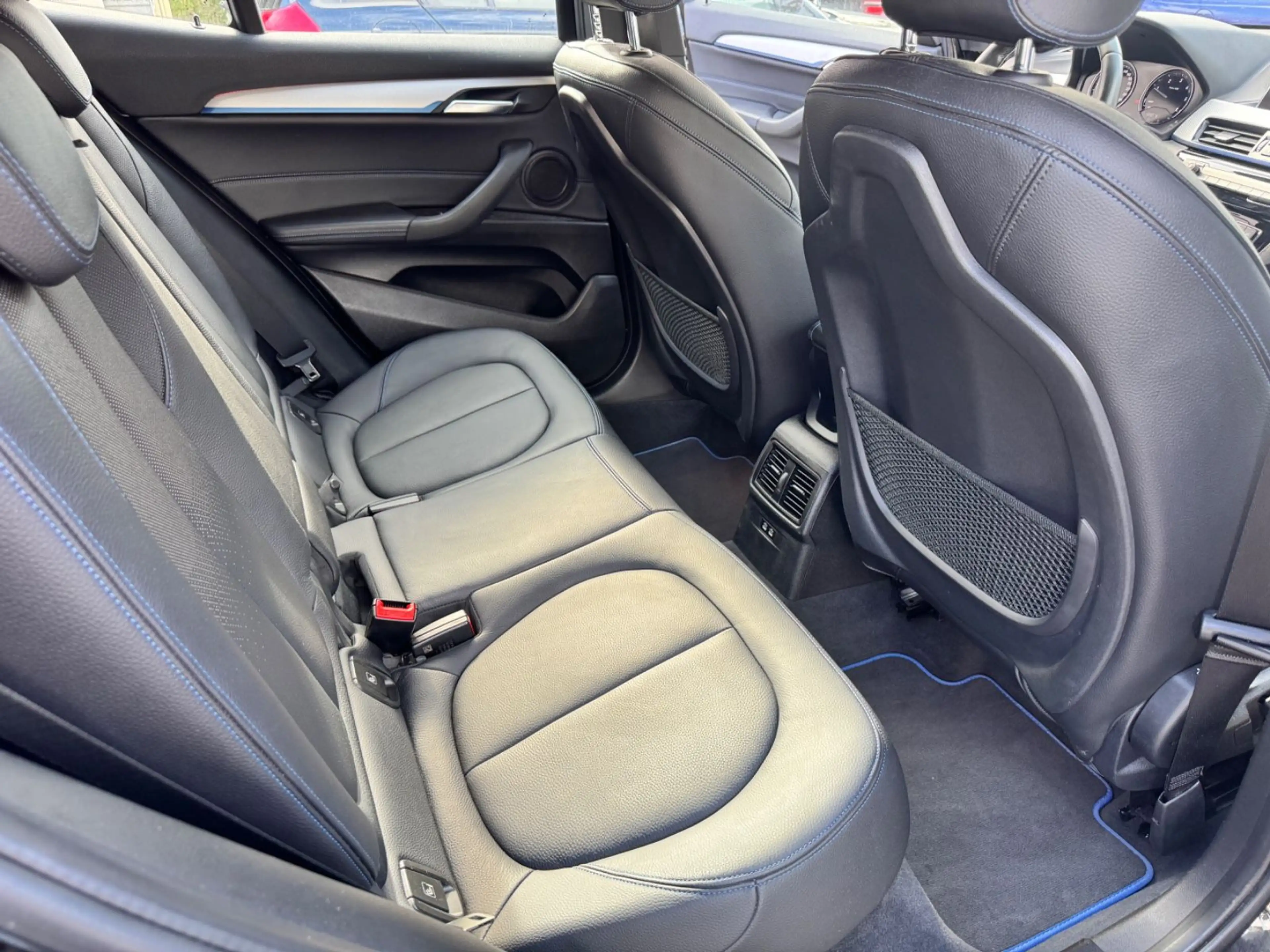 BMW X2 sDrive 18 d M Sport — photo 11