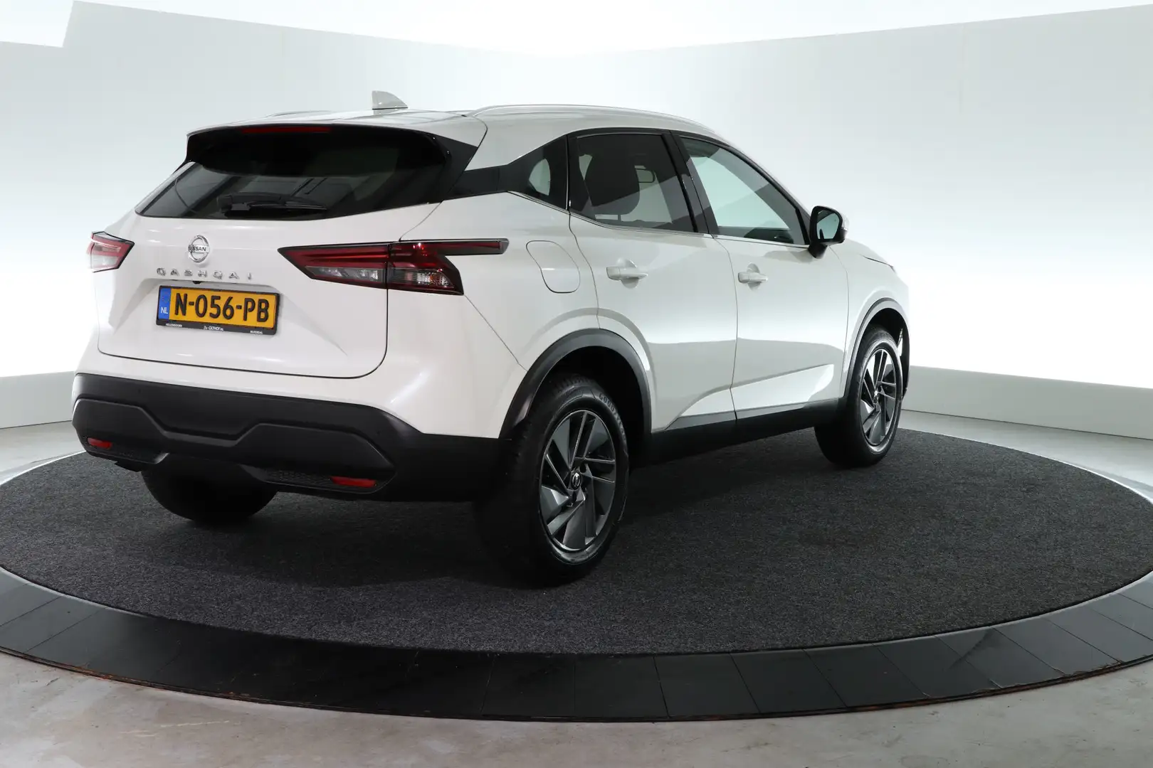 Nissan Qashqai 1.3 MHEV Acenta / PANO-DAK / 360 CAMERA / Wit - 2