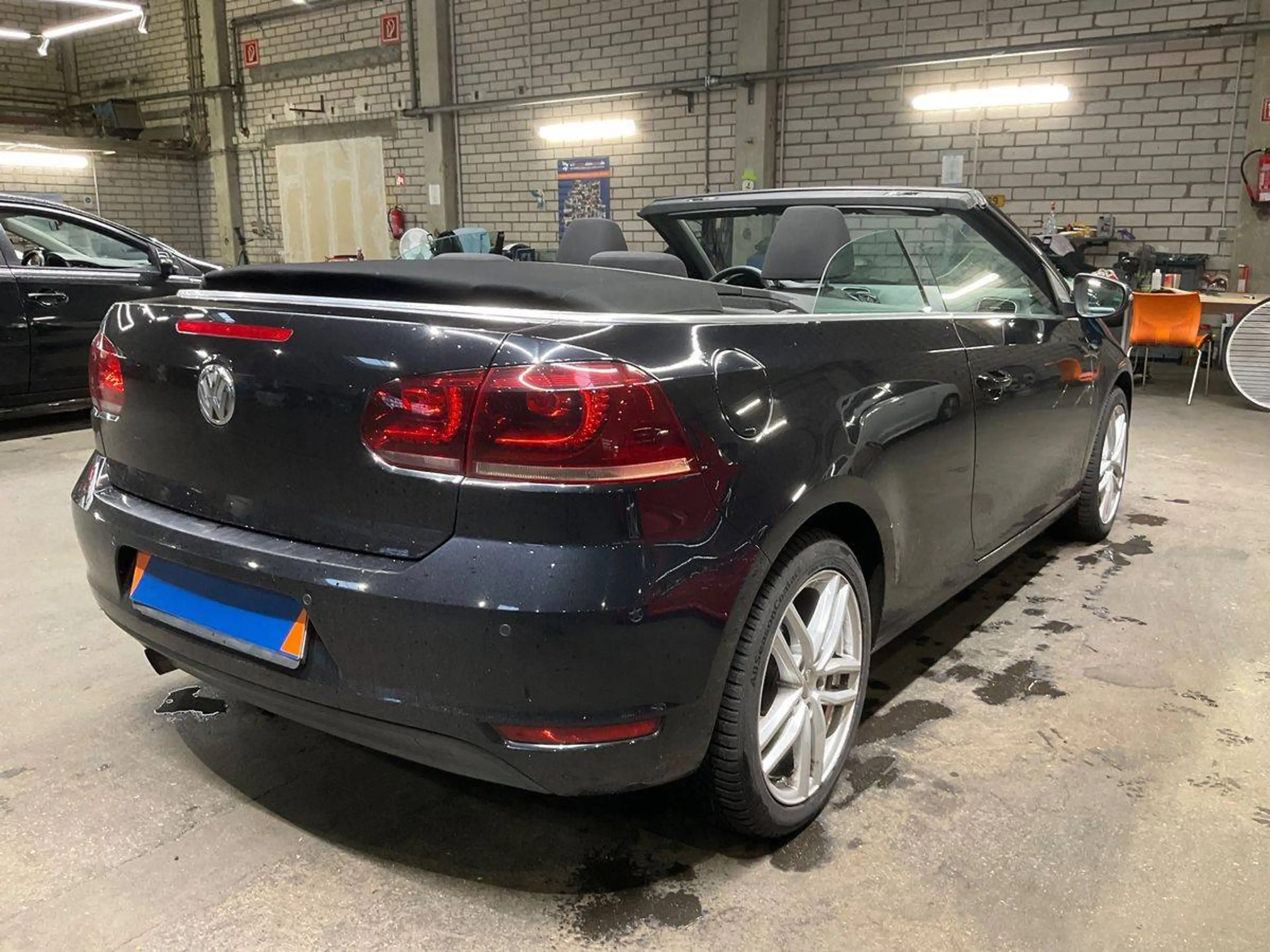 Volkswagen Golf Cabriolet VI 1.6 TDI Scheckheft 2.Hd Tuev 3/27 SHZ PDC Alu17" — photo 2