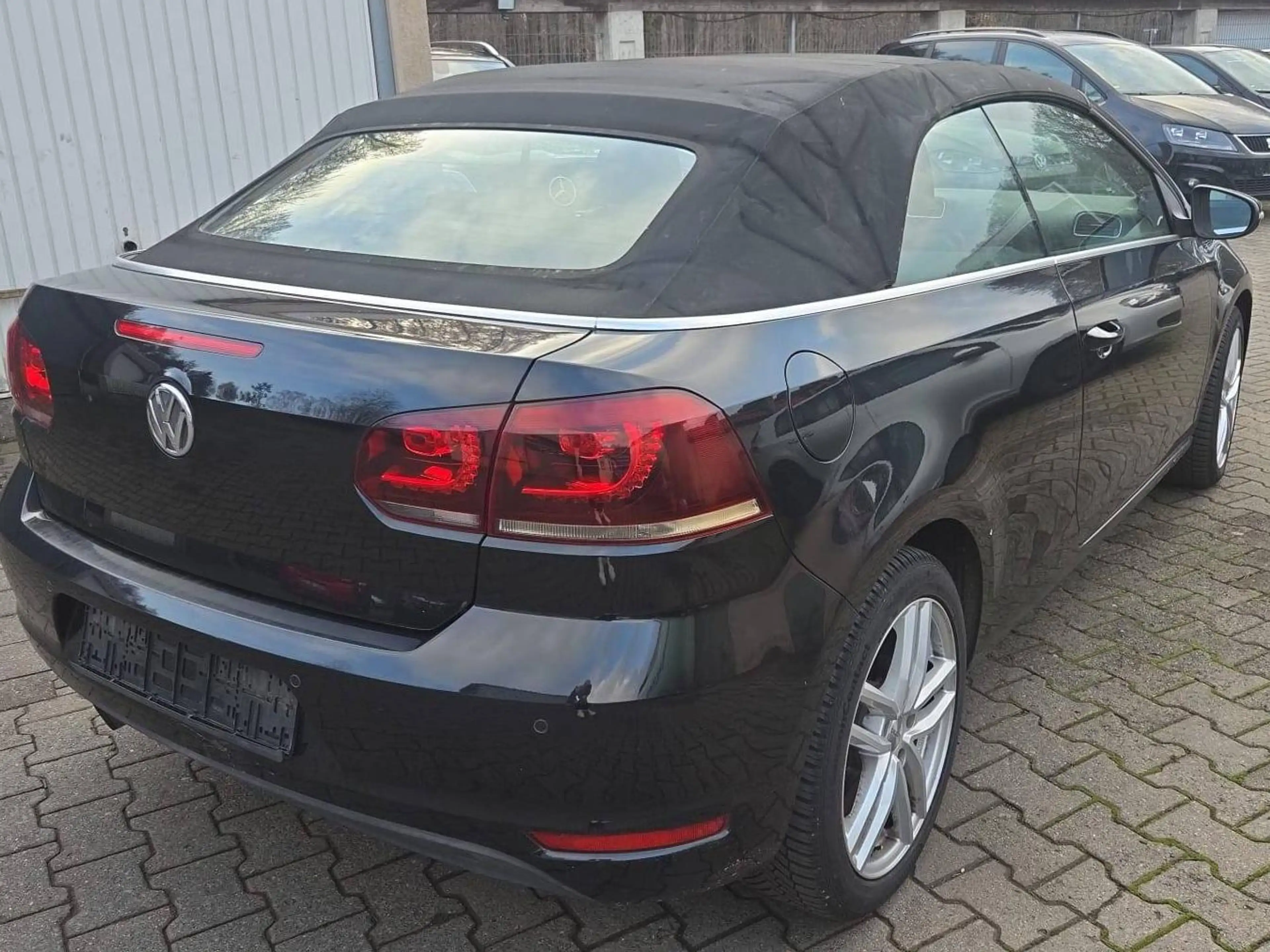 Volkswagen Golf Cabriolet VI 1.6 TDI Scheckheft 2.Hd Tuev 3/27 SHZ PDC Alu17" — photo 5
