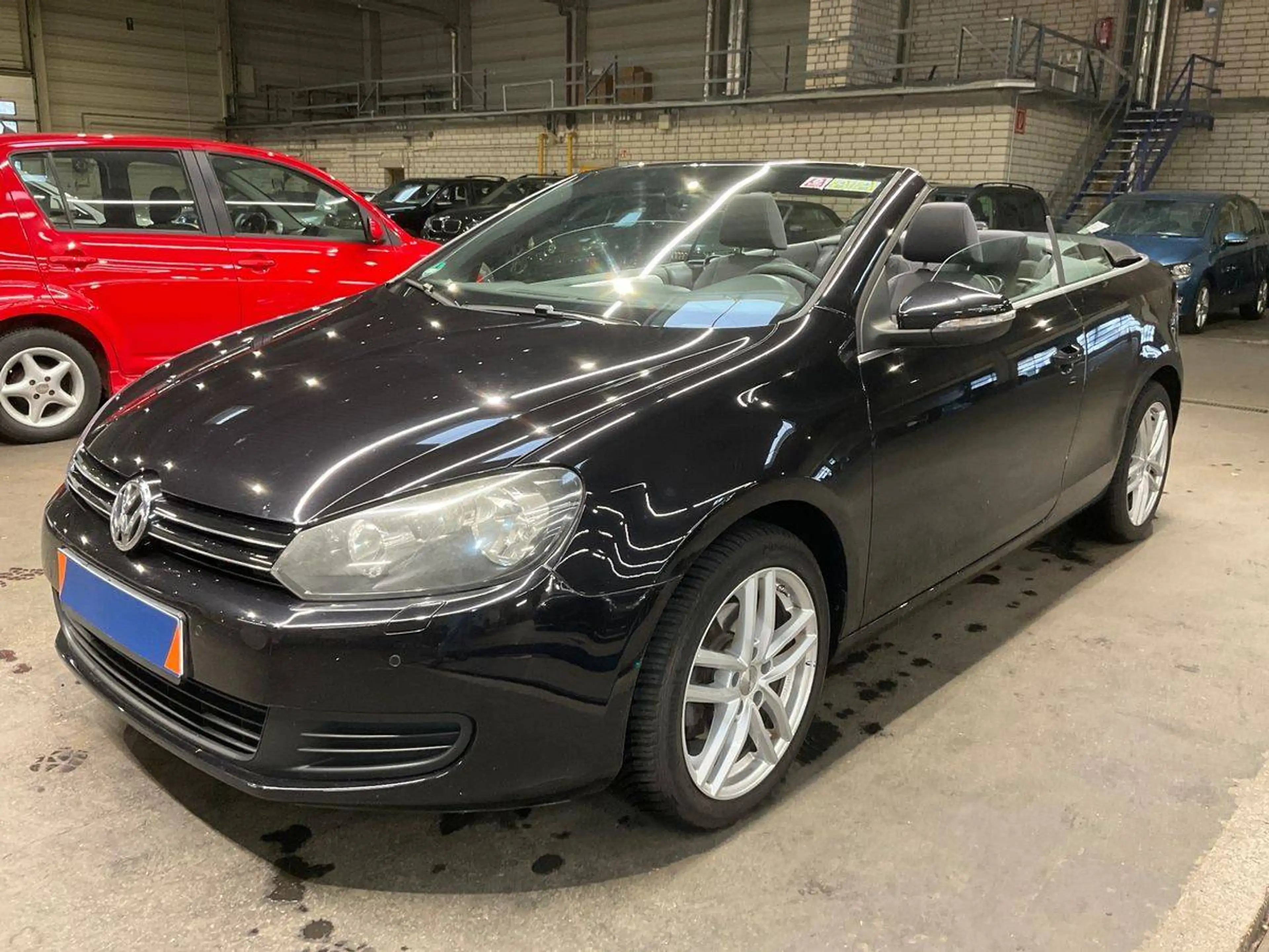 Volkswagen Golf Cabriolet VI 1.6 TDI Scheckheft 2.Hd Tuev 3/27 SHZ PDC Alu17" — photo 3