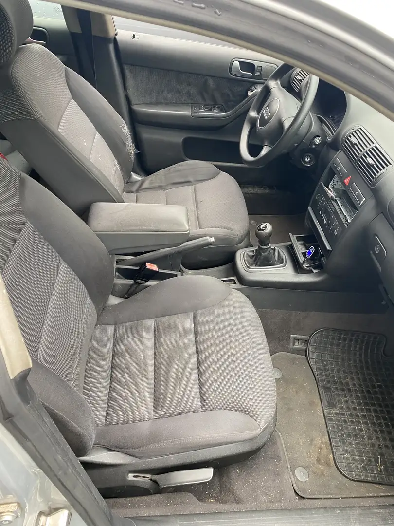 Audi A3 1.6 Ambiente - 2