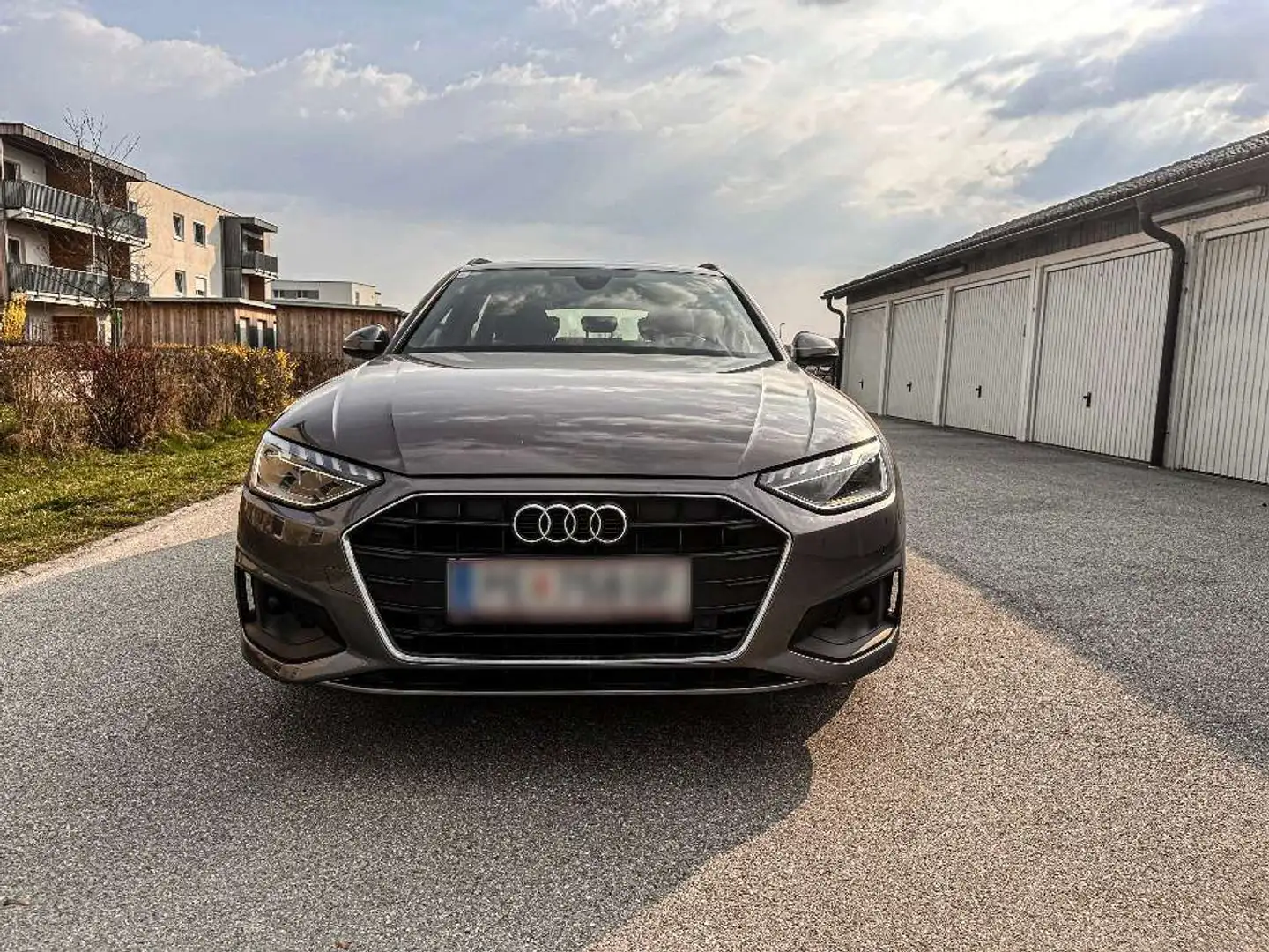 Audi A4 A4 Avant 30 TDI S-tronic Grau - 1