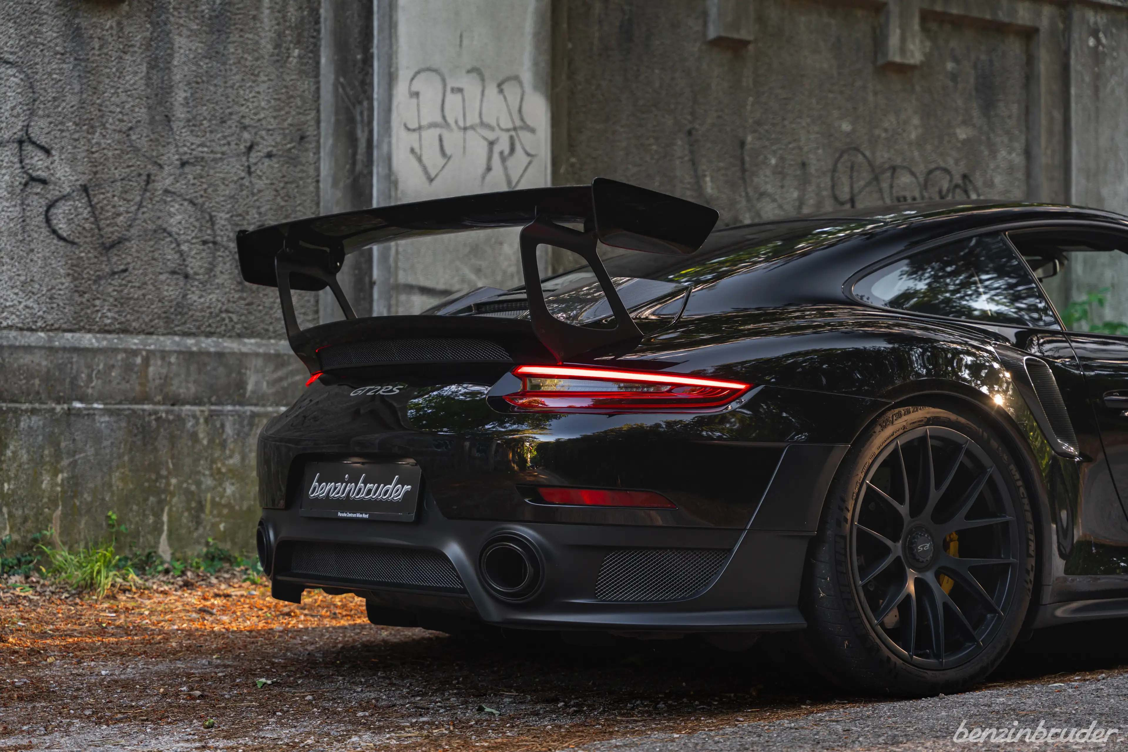 Porsche 911 991 GT2 RS *WEISSACH*CLUBSPORT*PCCB*MAGNESIUM* — photo 13