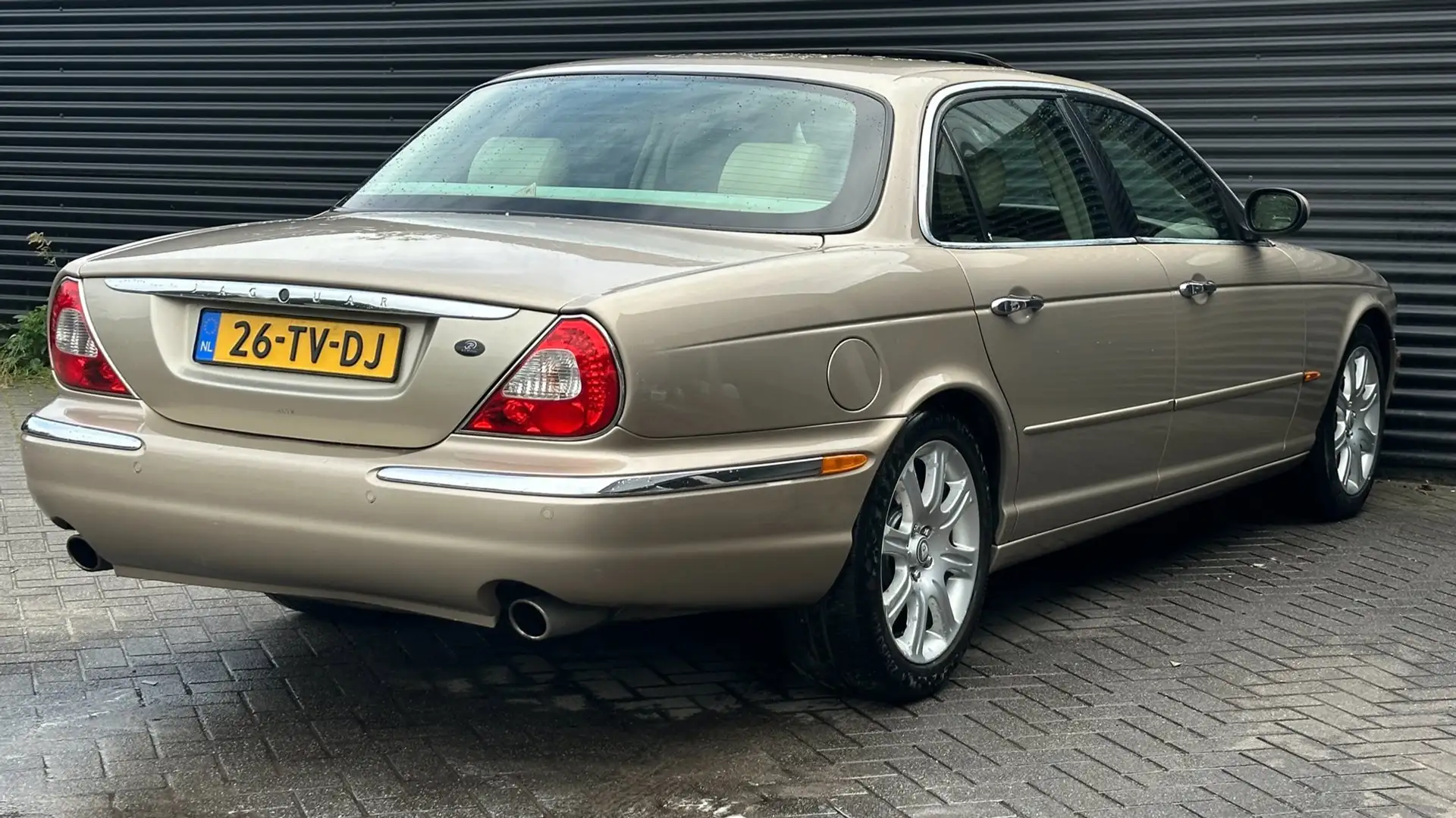 Jaguar XJR 4.2 V8 LWB | Schuifdak | Keurige staat | PDC | Beige - 2