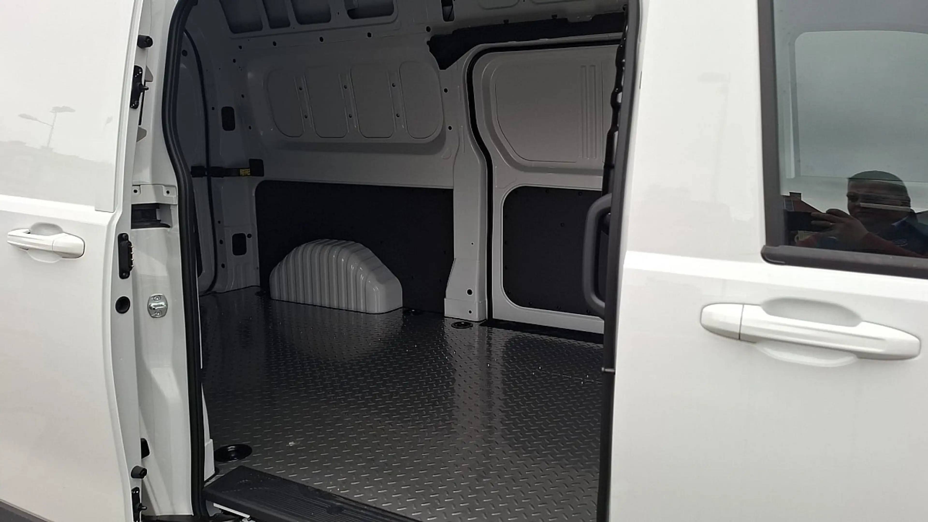 Maxus Deliver 7 L2H2 2. Schiebetür — photo 8