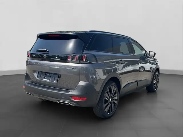 Peugeot 5008 view 5