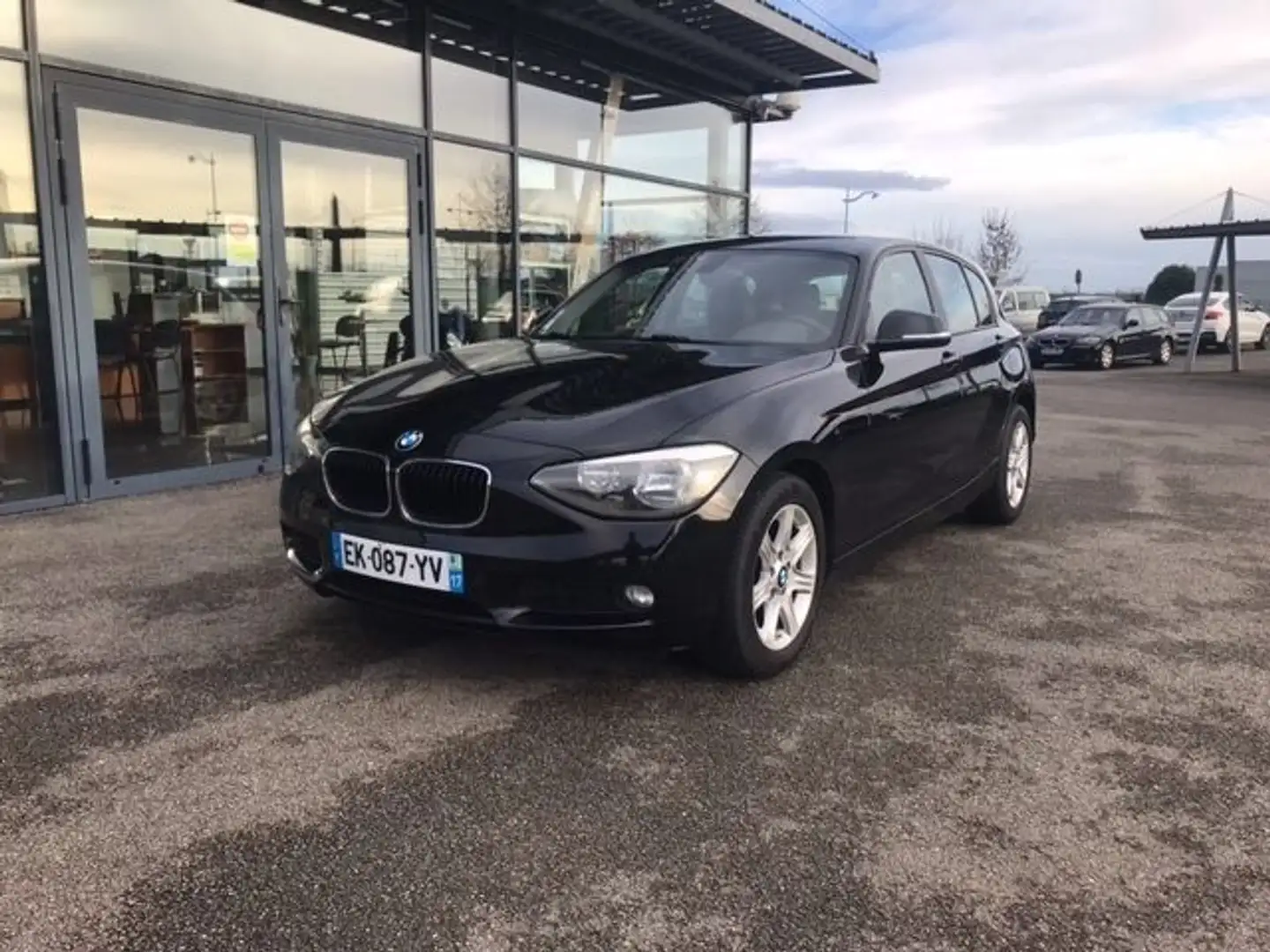BMW 118 (F21/F20) 118DA 143CH LOUNGE PLUS 5P Schwarz - 1