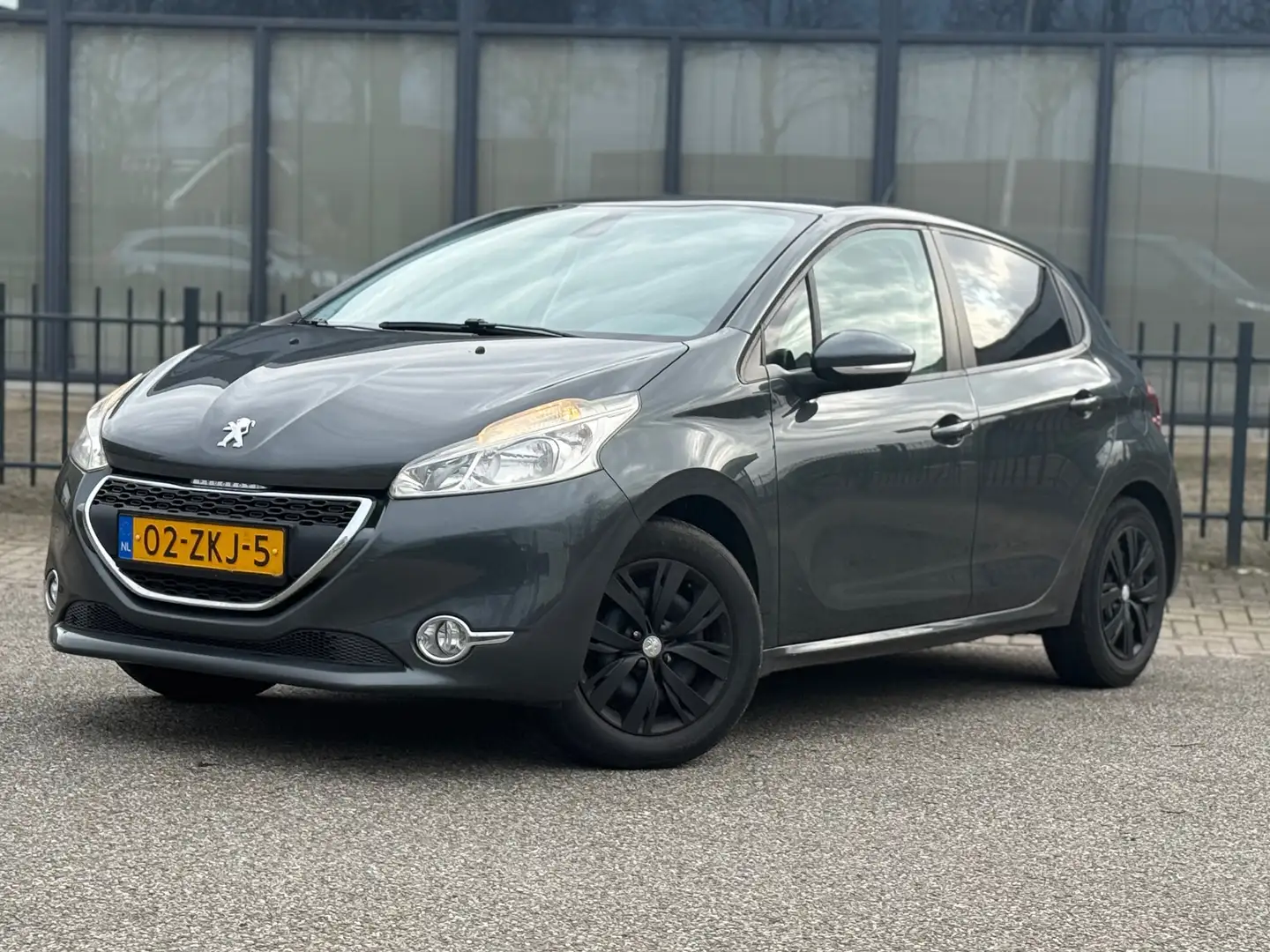 Peugeot 208 1.2 VTi Envy / APK / Riem vervangen Grau - 2