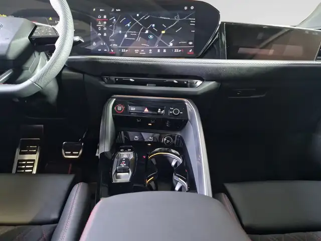 Audi Q5 view 12
