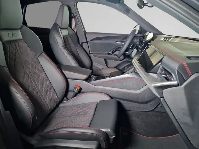Audi Q5 view 9