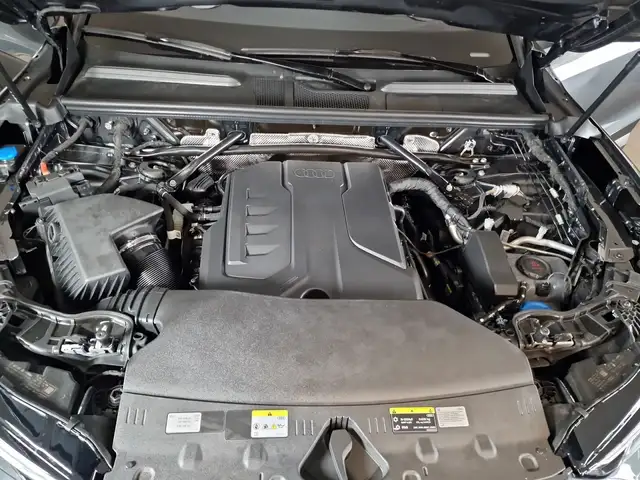 Audi Q5 view 11