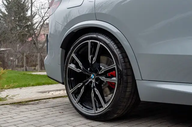 BMW X5 view 10