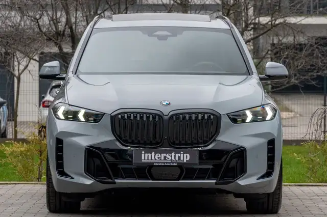 BMW X5 view 2