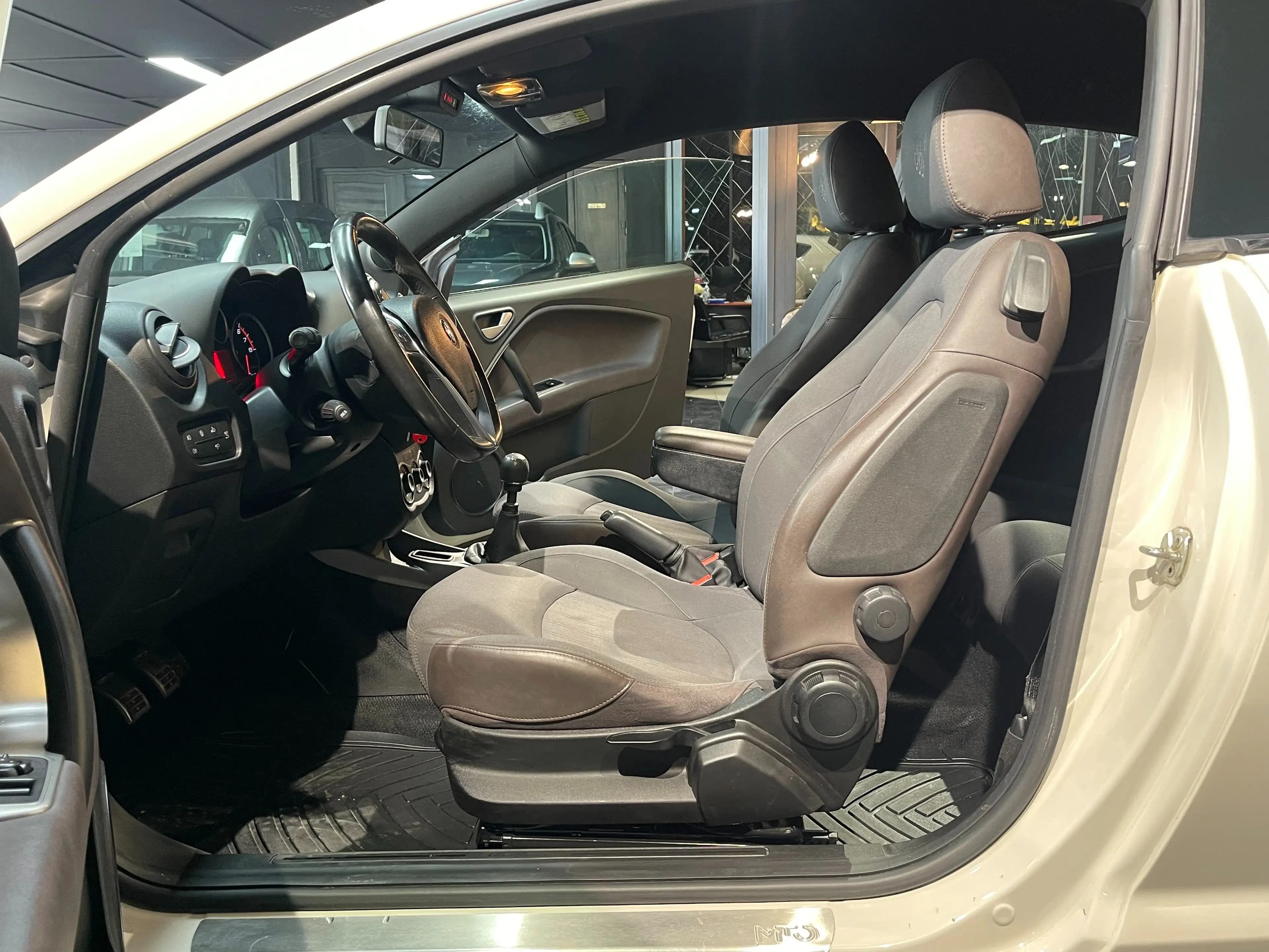 Alfa Romeo MiTo Garantie 12 Mois / 1erMain / Quadrifoglio Verde — photo 6