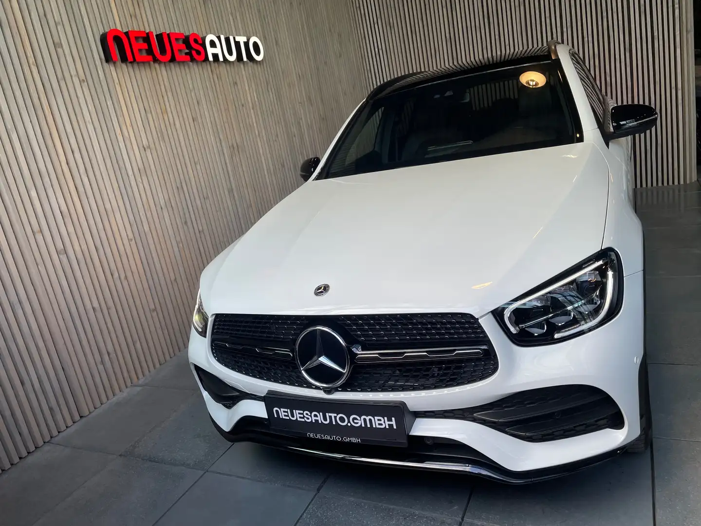 Mercedes-Benz GLC 220 d 4Matic*AMG*Pano*49.000km.*360°*AHK*Ambi*Virtu Weiß - 2