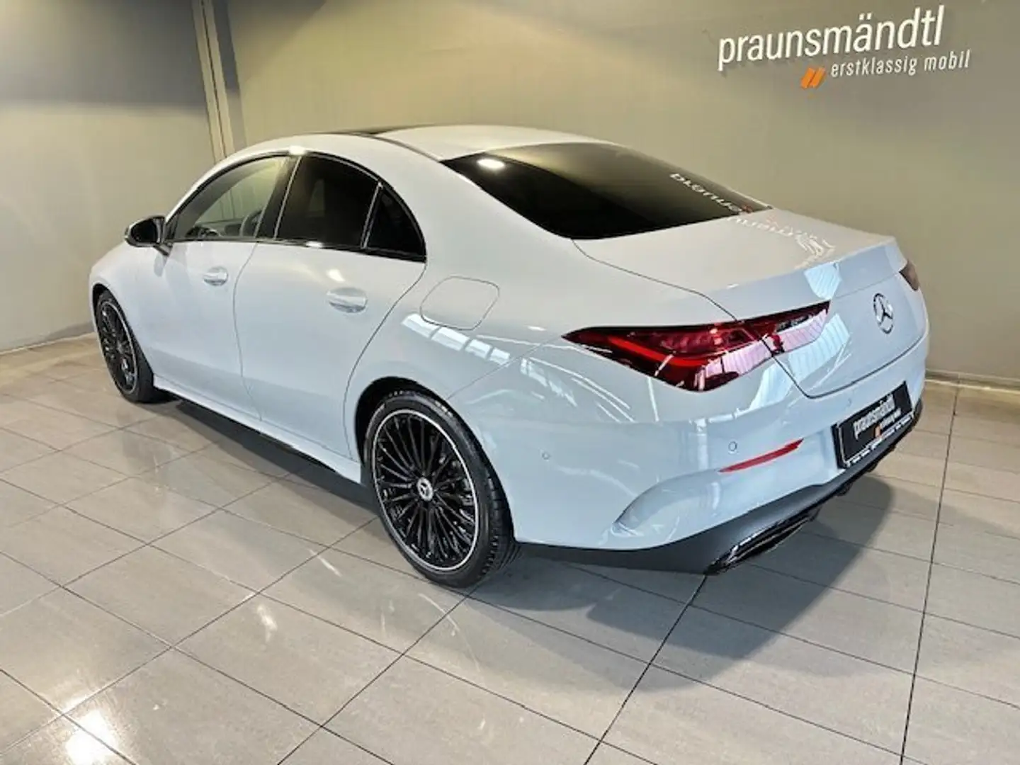 Mercedes-Benz CLA 220 d AMG Night Edition Pano/Distr/19"/Sound Gris - 2