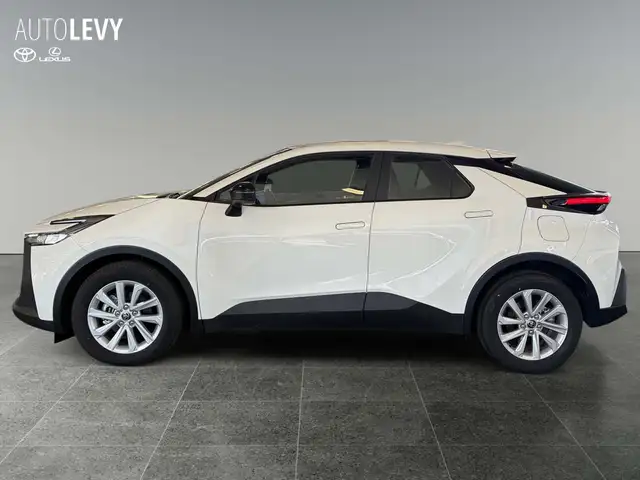 Toyota C-HR view 3