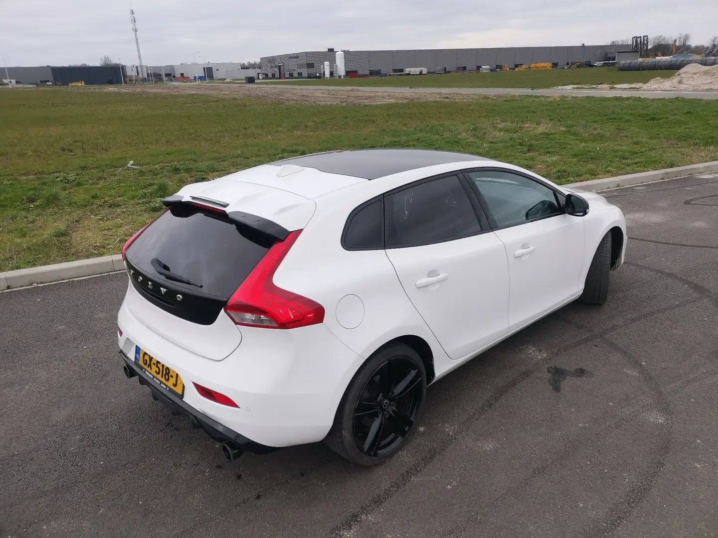 Volvo V40 2.0 T5 Carbon Edition Wit - 2