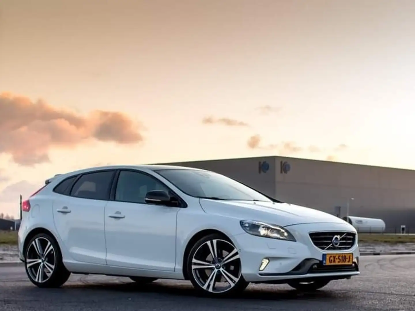Volvo V40 2.0 T5 Carbon Edition Wit - 1