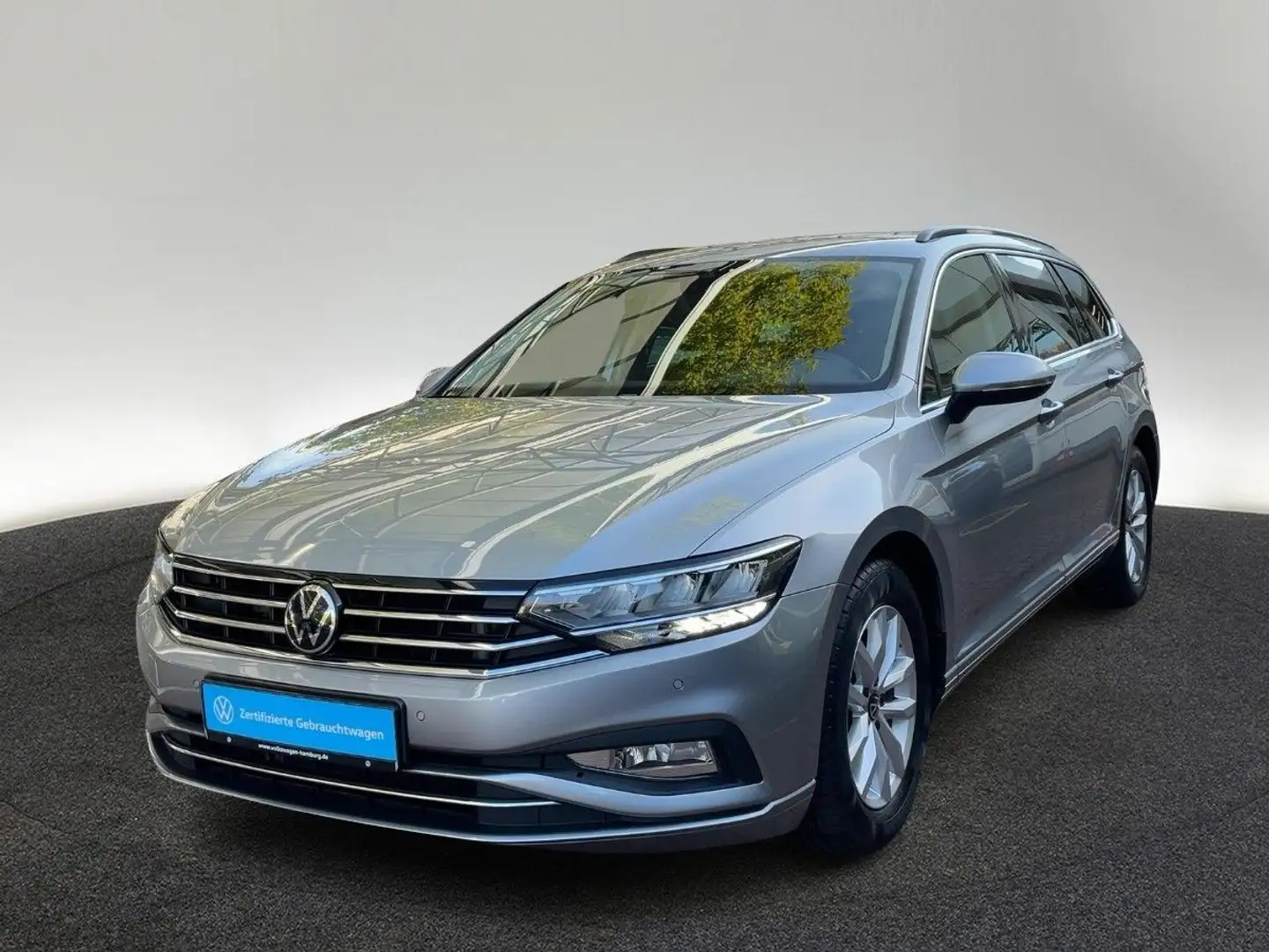 Volkswagen Passat Variant 1.5 TSI Business DSG Navi LED AHK Silber - 2