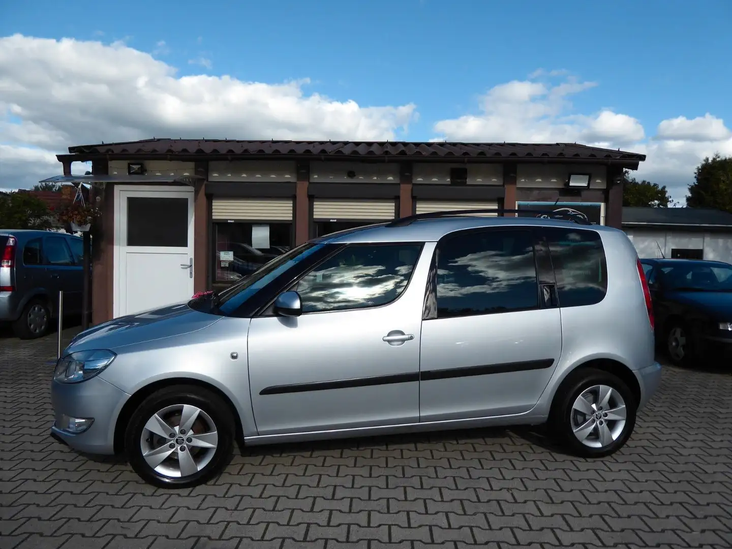 Skoda Roomster Fresh Klimaautomatik/SHZ/HU neu Silber - 2
