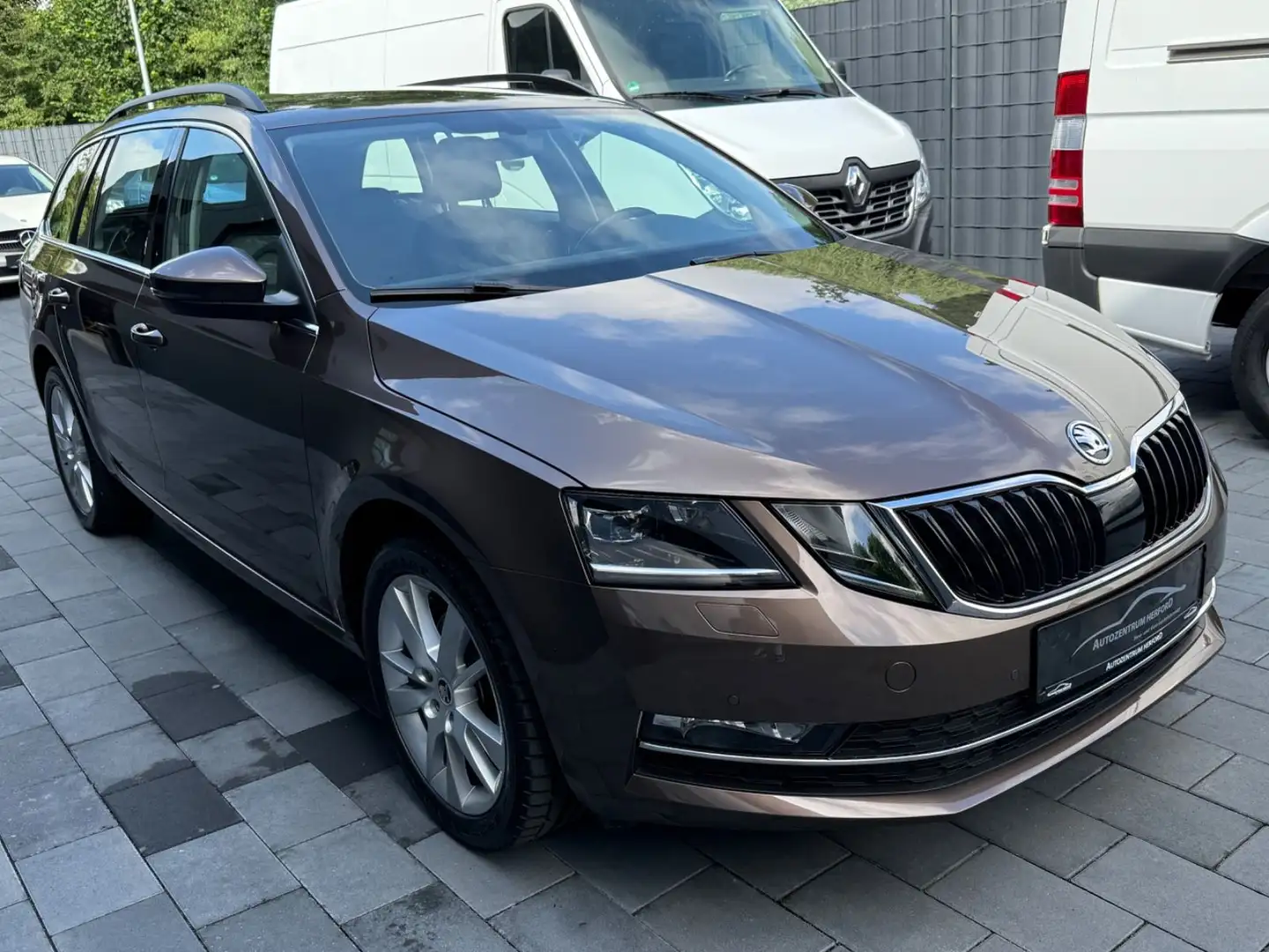 Skoda Octavia Combi 1.4 TSI Style DSG NAVI LED AHK Braun - 2