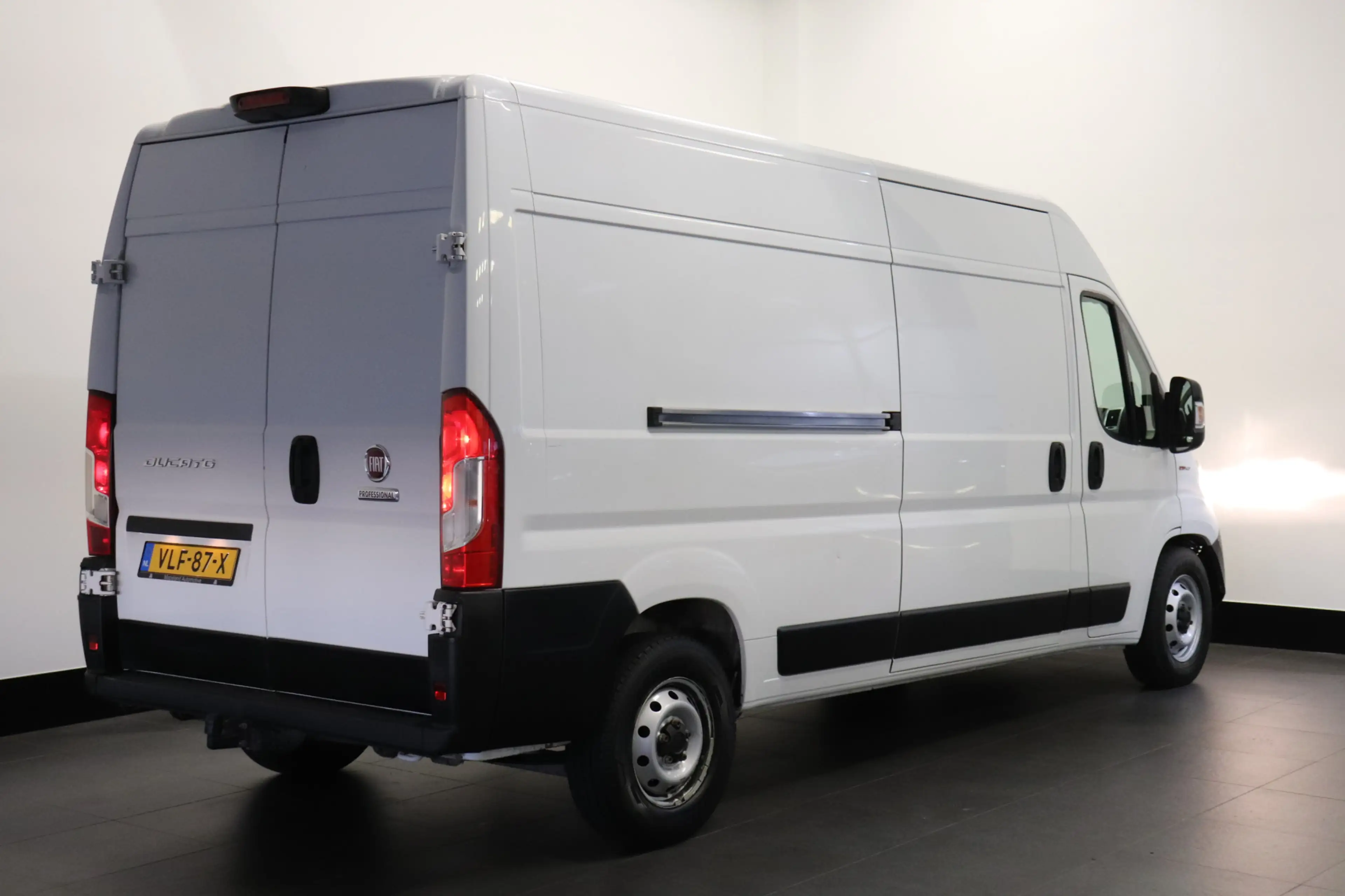 Fiat Ducato 2.3 MJ 140PK Automaat L3H2 EURO 6 - AC/Climate - N — photo 2