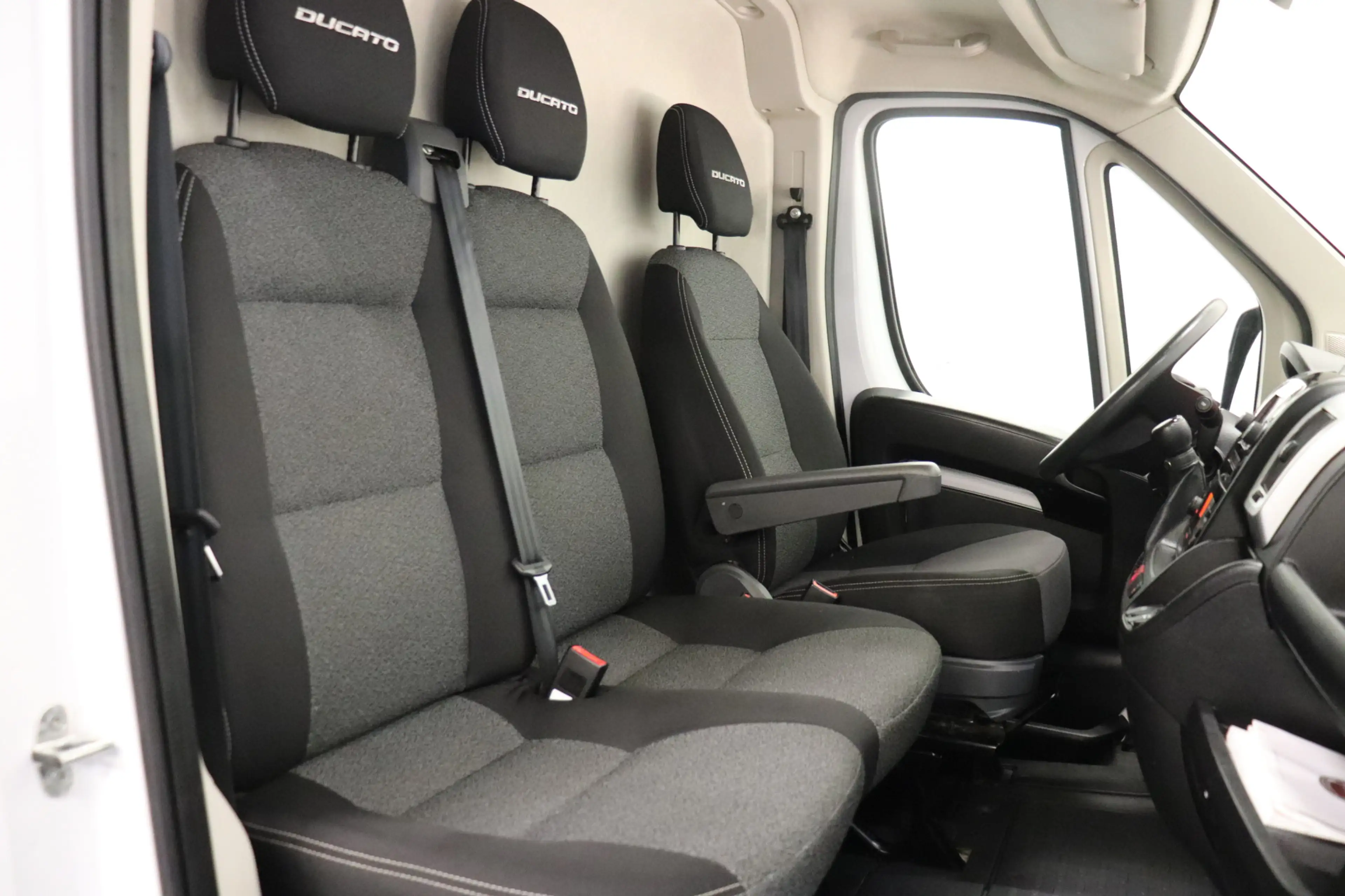 Fiat Ducato 2.3 MJ 140PK Automaat L3H2 EURO 6 - AC/Climate - N — photo 3