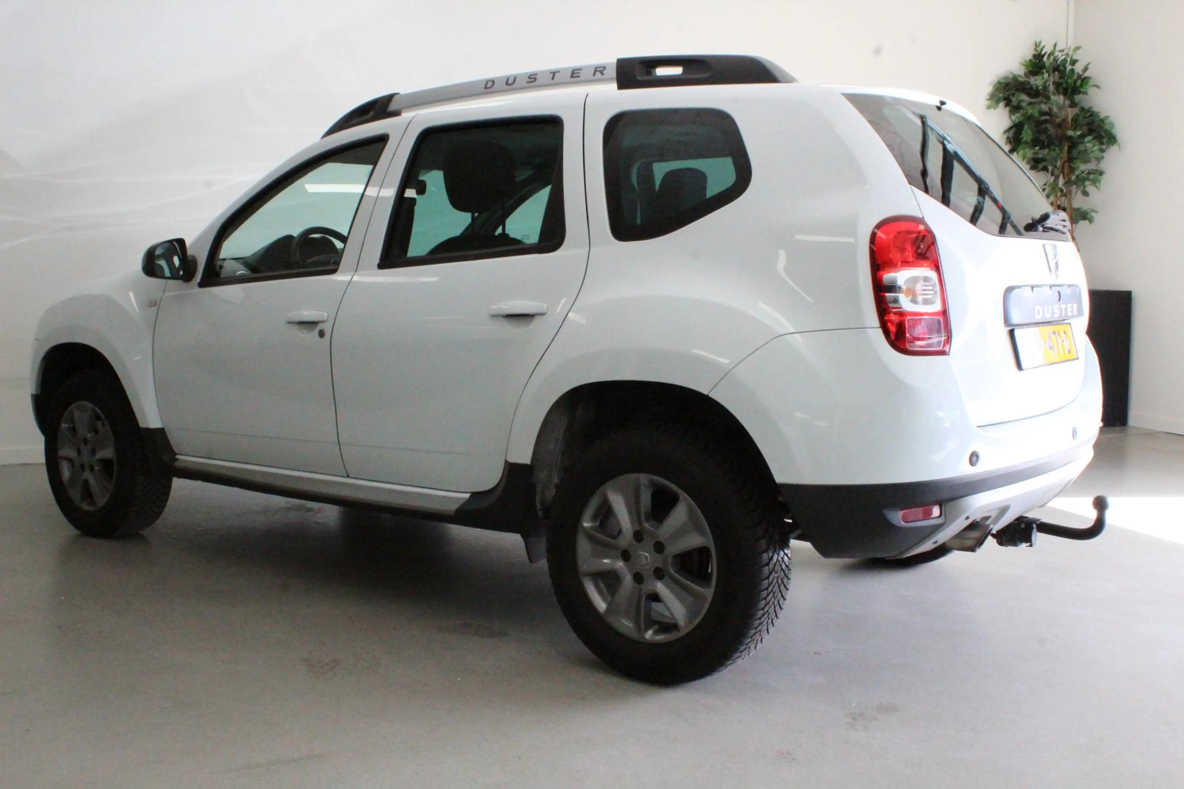 Dacia Duster 1.2 TCe 4x4 Prestige | NAVIGATIE | TREKHAAK | PDC — photo 7
