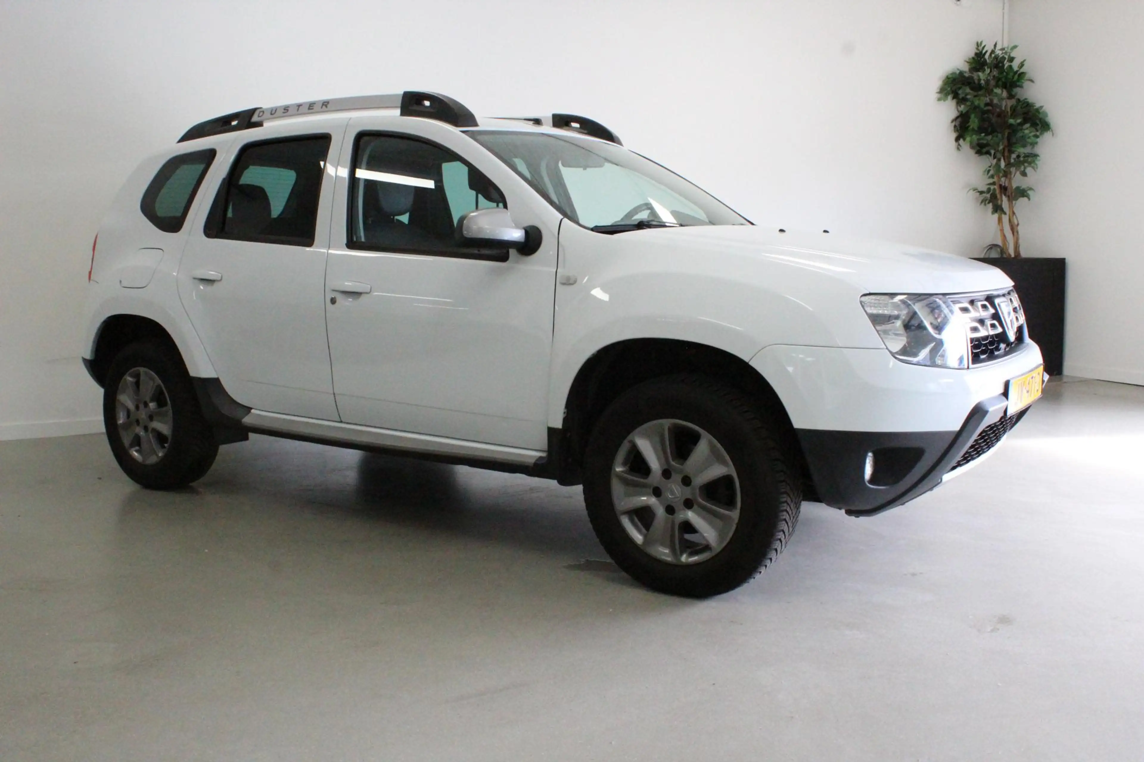 Dacia Duster 1.2 TCe 4x4 Prestige | NAVIGATIE | TREKHAAK | PDC — photo 2