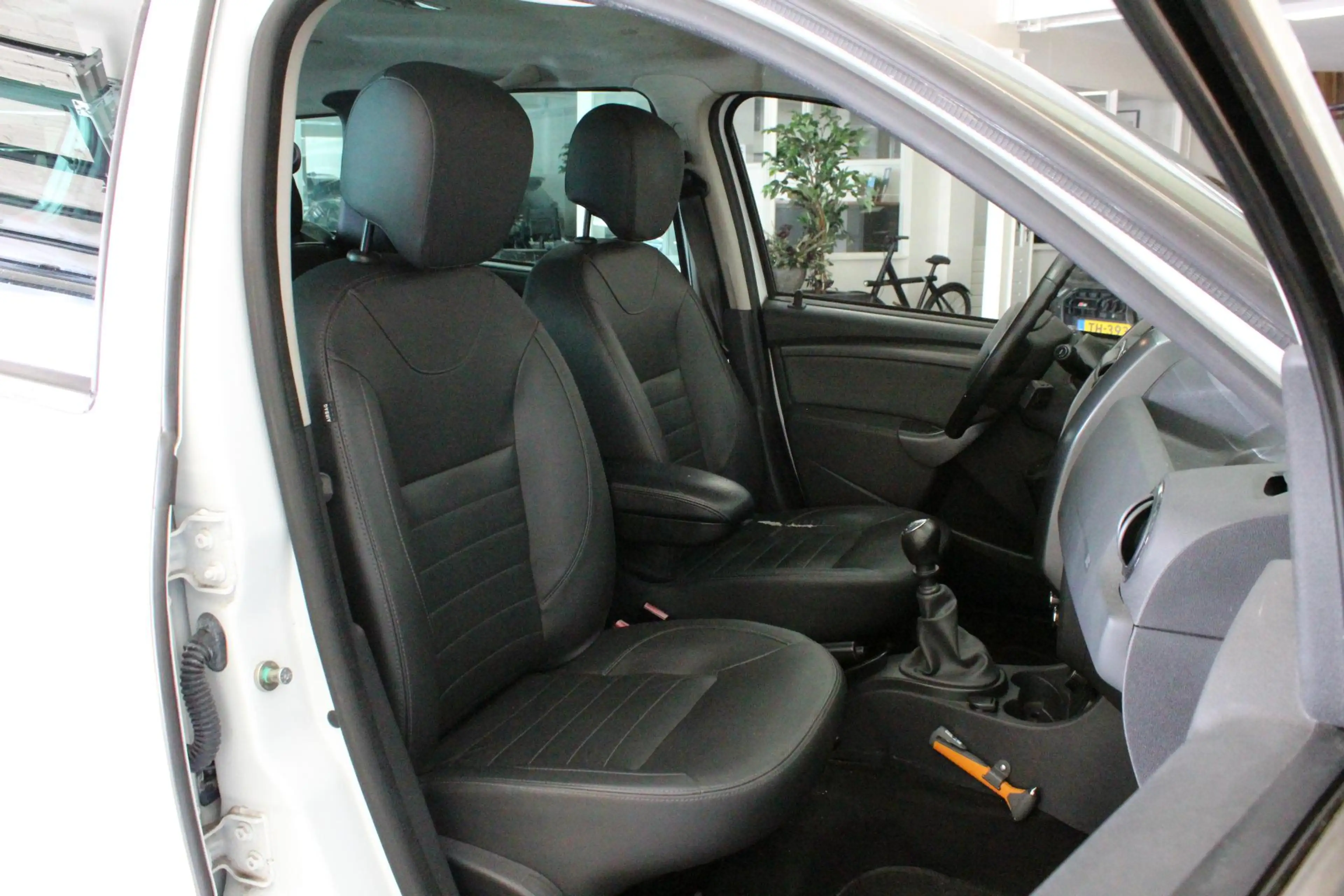 Dacia Duster 1.2 TCe 4x4 Prestige | NAVIGATIE | TREKHAAK | PDC — photo 18