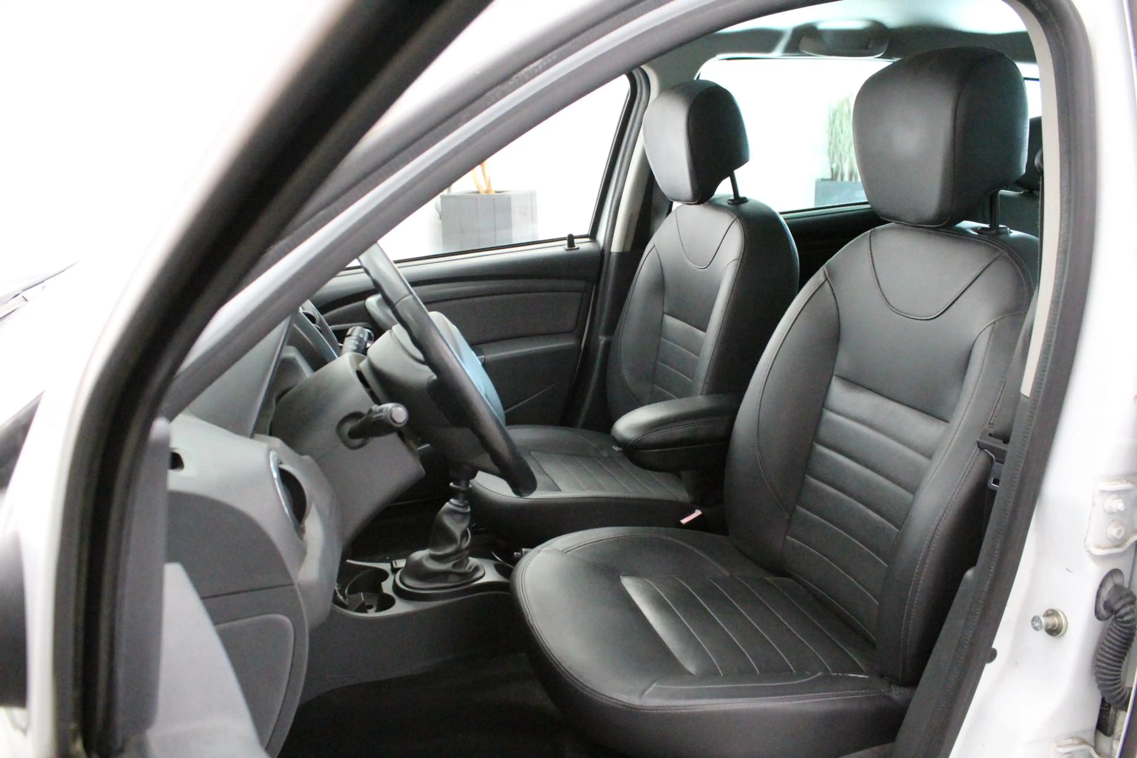 Dacia Duster 1.2 TCe 4x4 Prestige | NAVIGATIE | TREKHAAK | PDC — photo 12