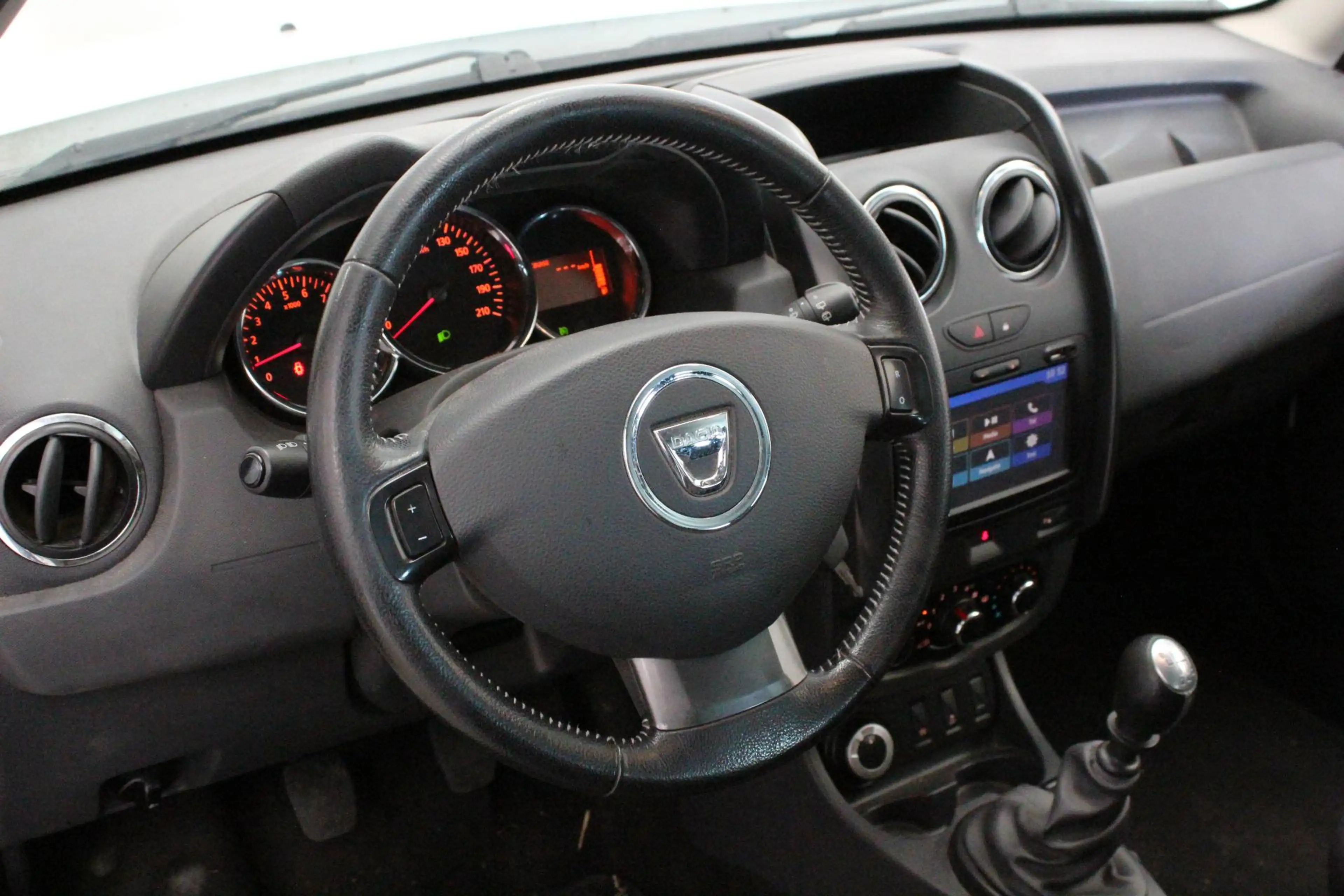 Dacia Duster 1.2 TCe 4x4 Prestige | NAVIGATIE | TREKHAAK | PDC — photo 11