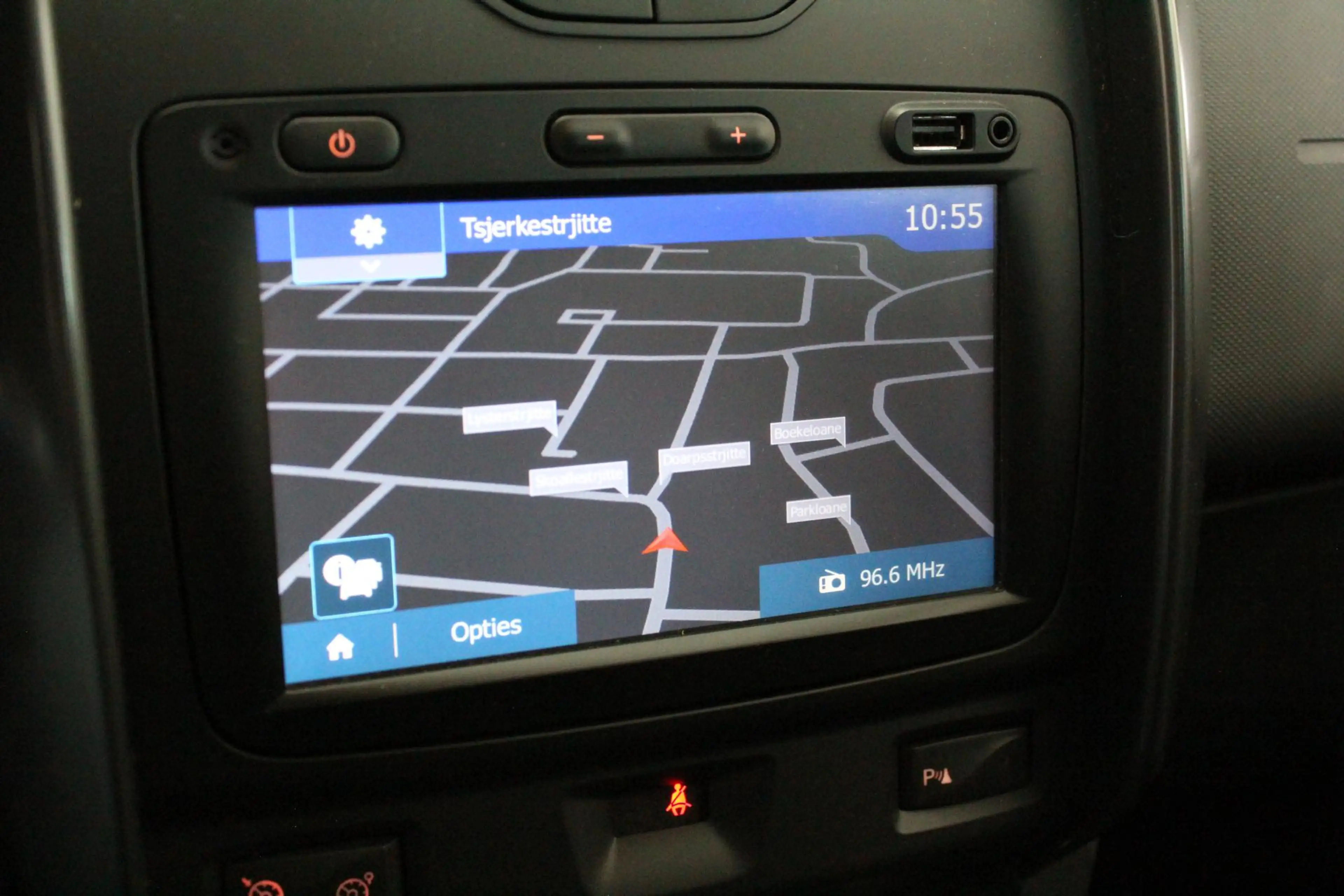 Dacia Duster 1.2 TCe 4x4 Prestige | NAVIGATIE | TREKHAAK | PDC — photo 28
