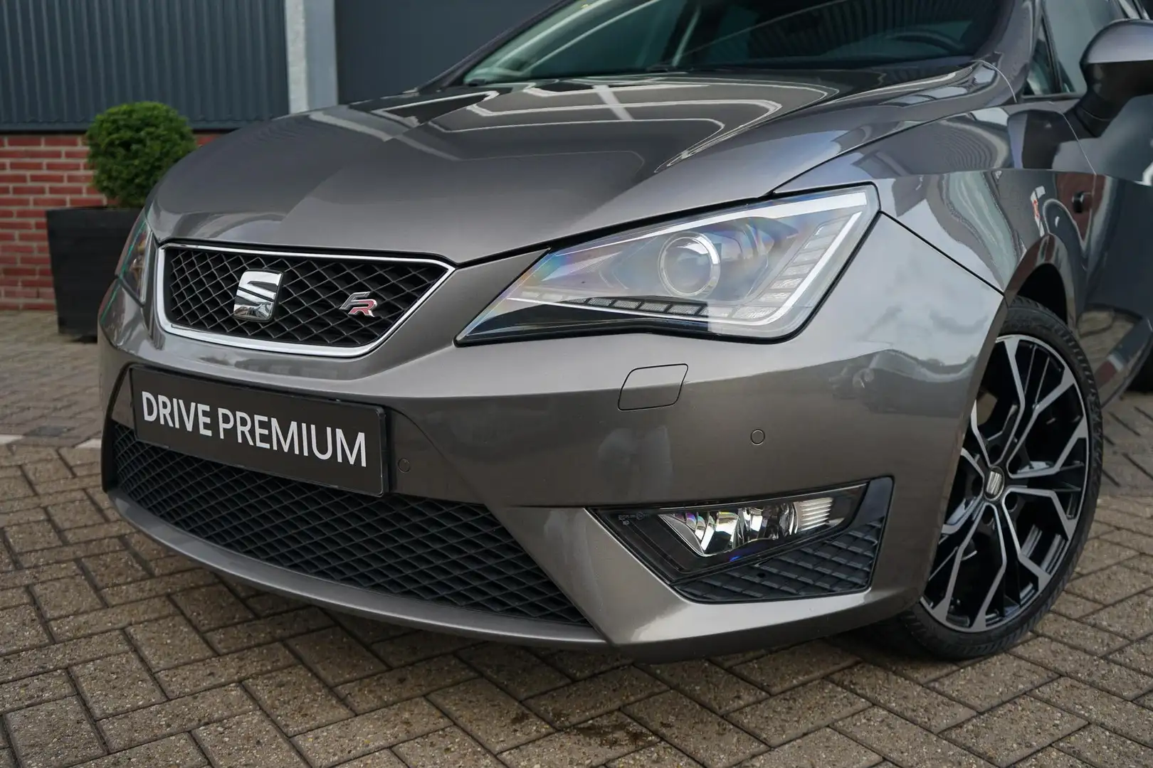 SEAT Ibiza 1.0 EcoTSI FR Connect Grijs - 2