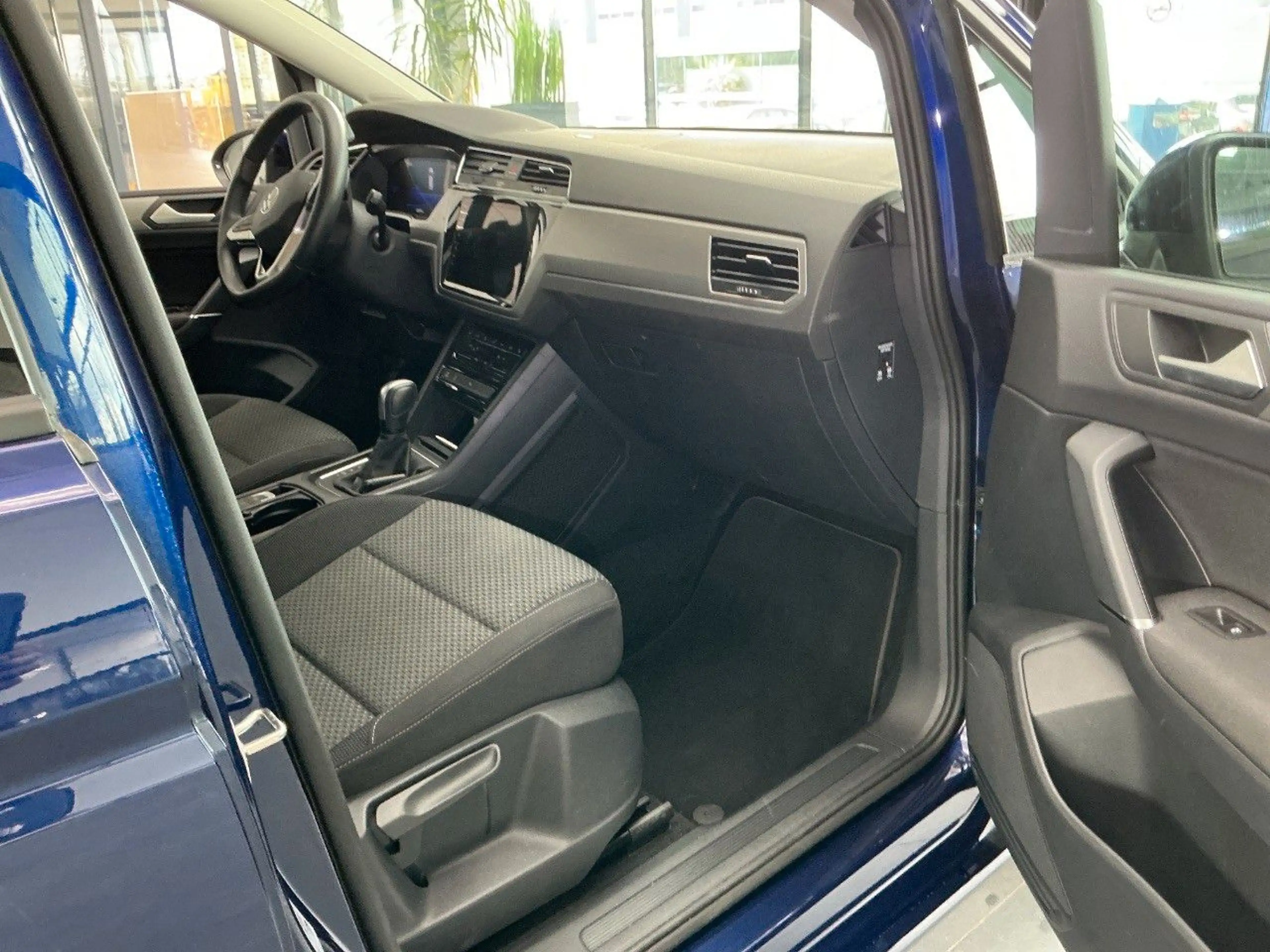 Volkswagen Touran TOURAN 1.5 TSI DSG Comfortline — photo 3