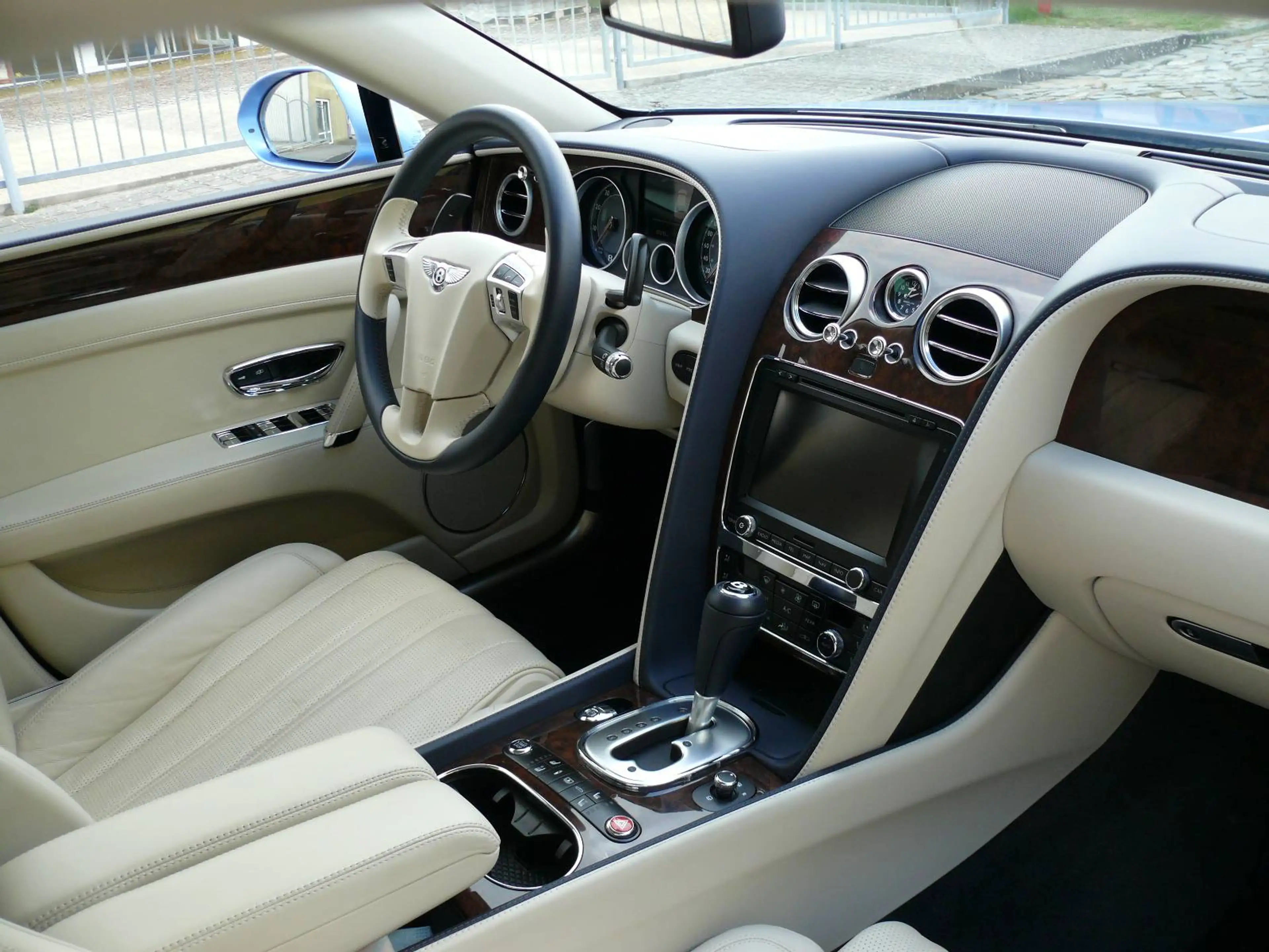 Bentley Flying Spur Top 1 Vorbesitzer 625 PS Scheckheft unfallfrei — photo 6