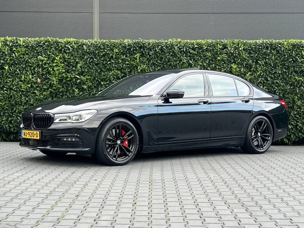BMW 750