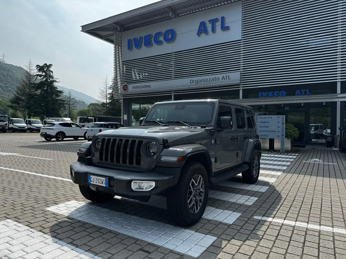 Jeep Wrangler Wrangler Unlimited 2.0 atx phev Sahara 4xe auto Grigio - 1