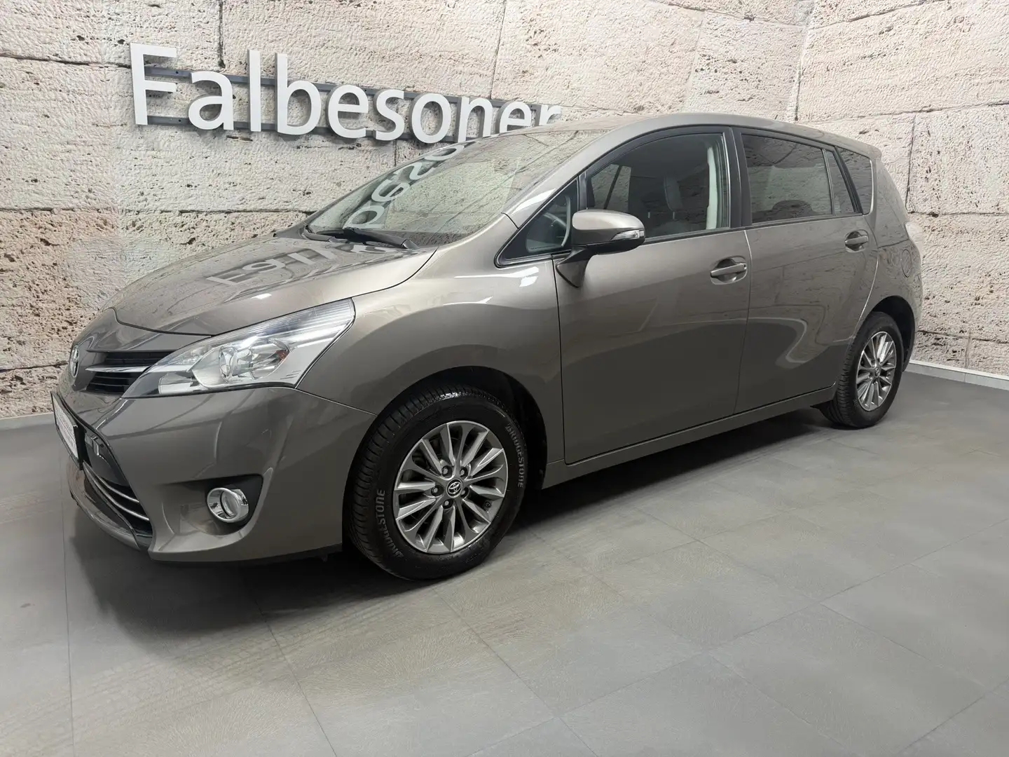 Toyota Verso 1,6 Benzin Edition 45 Braun - 2