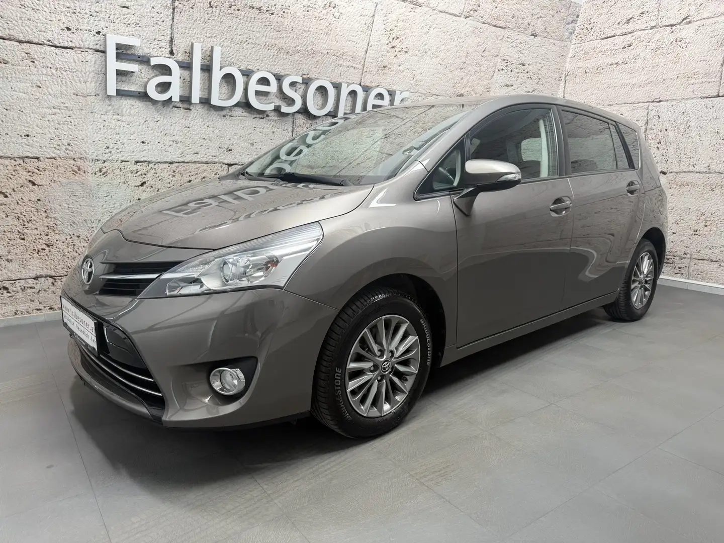 Toyota Verso 1,6 Benzin Edition 45 Braun - 1