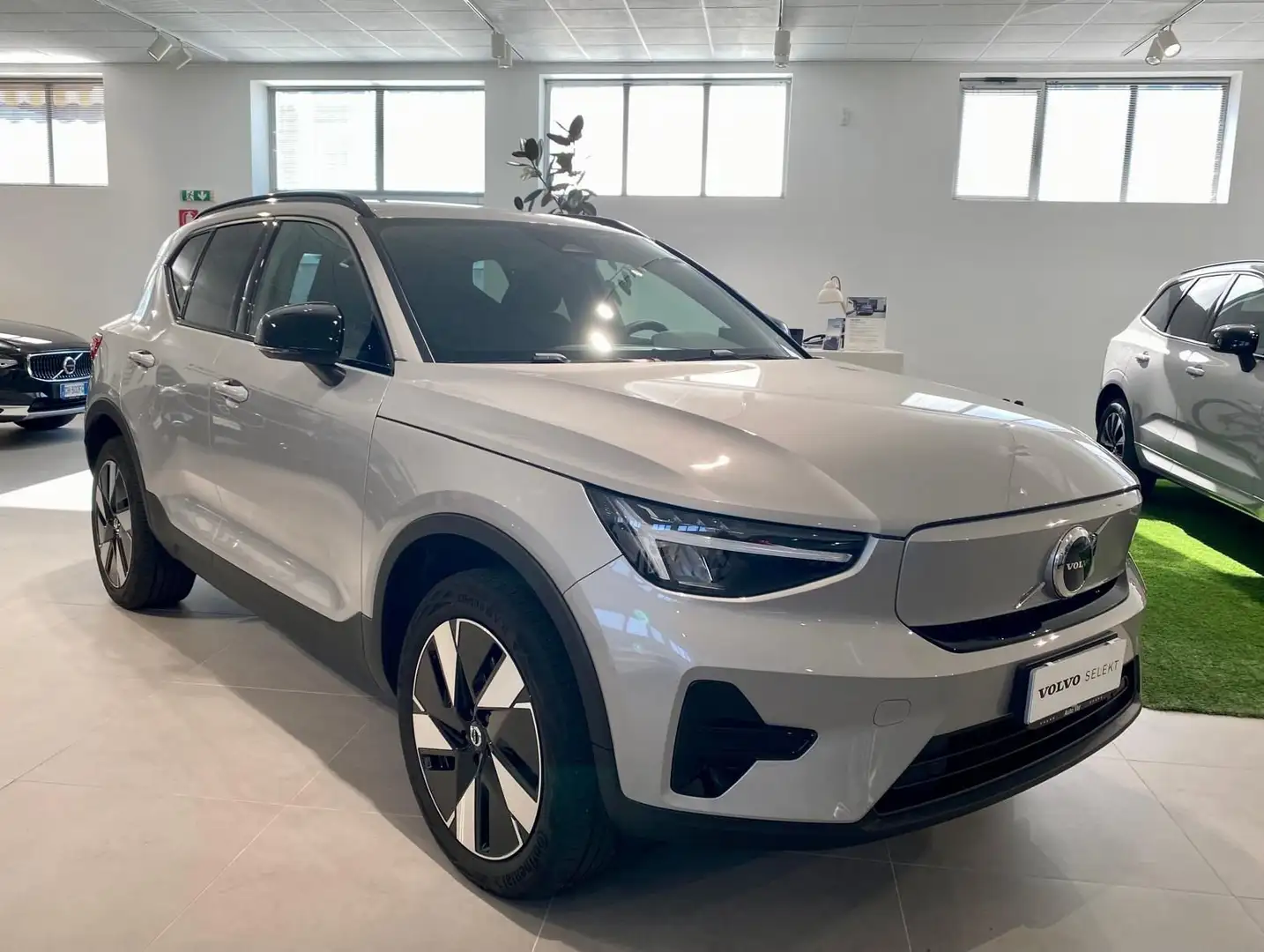 Volvo XC40 Recharge Pure Electric Single Motor RWD Core Grigio - 2