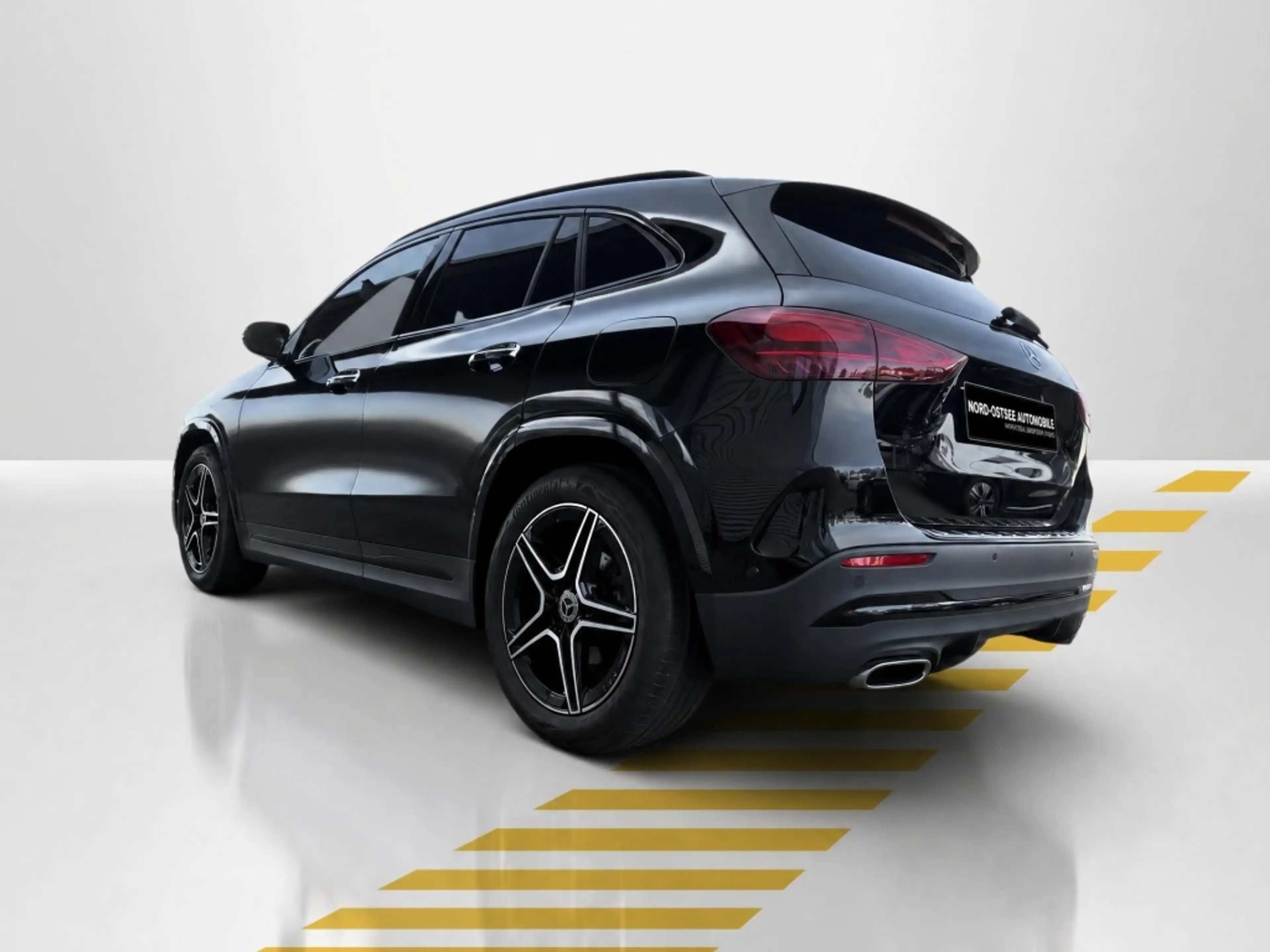 Mercedes-Benz GLA 180 d AMG KAMERA DISTRO AHK SHZ LED NIGHT — photo 13