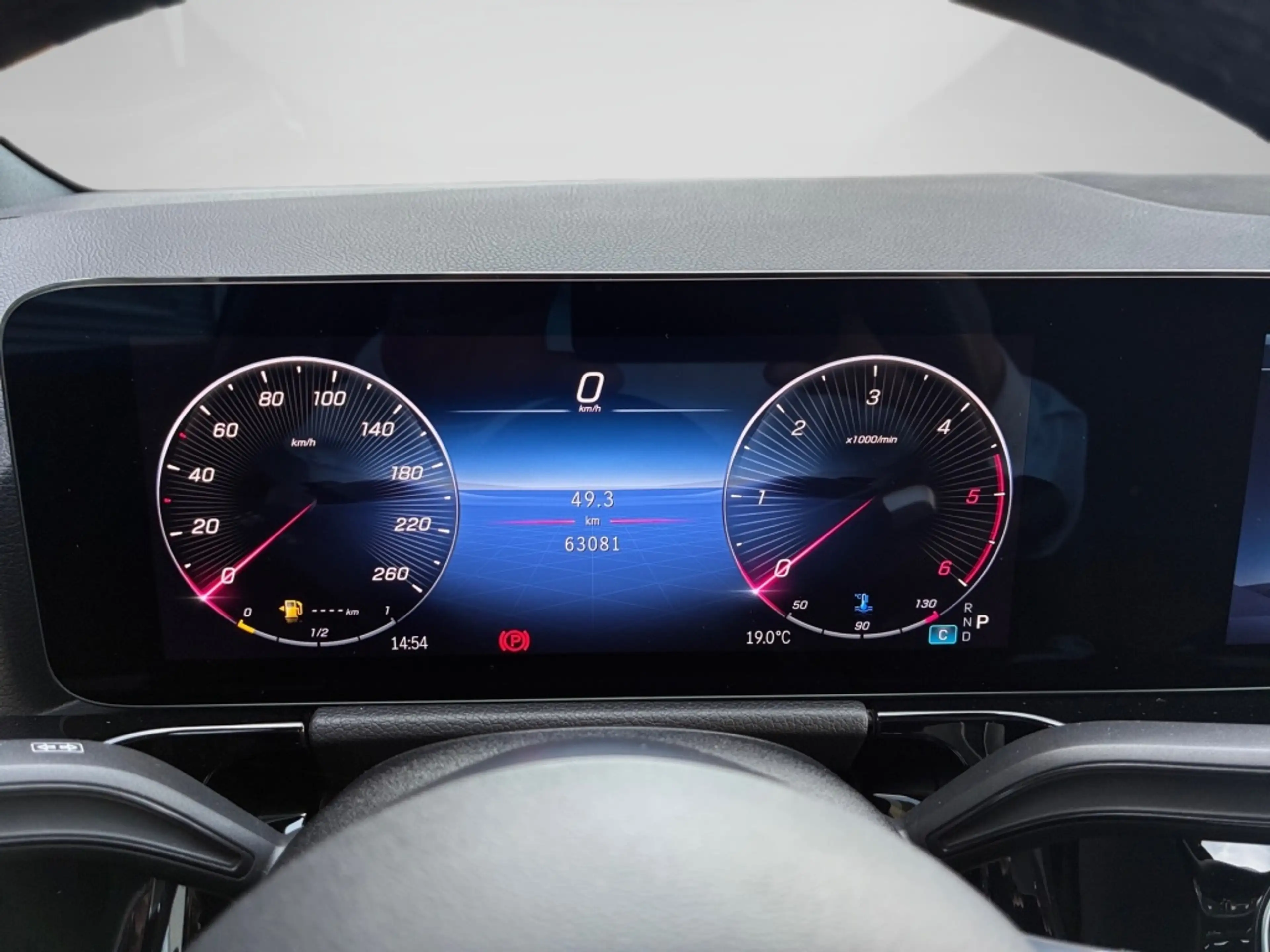 Mercedes-Benz GLA 180 d AMG KAMERA DISTRO AHK SHZ LED NIGHT — photo 7